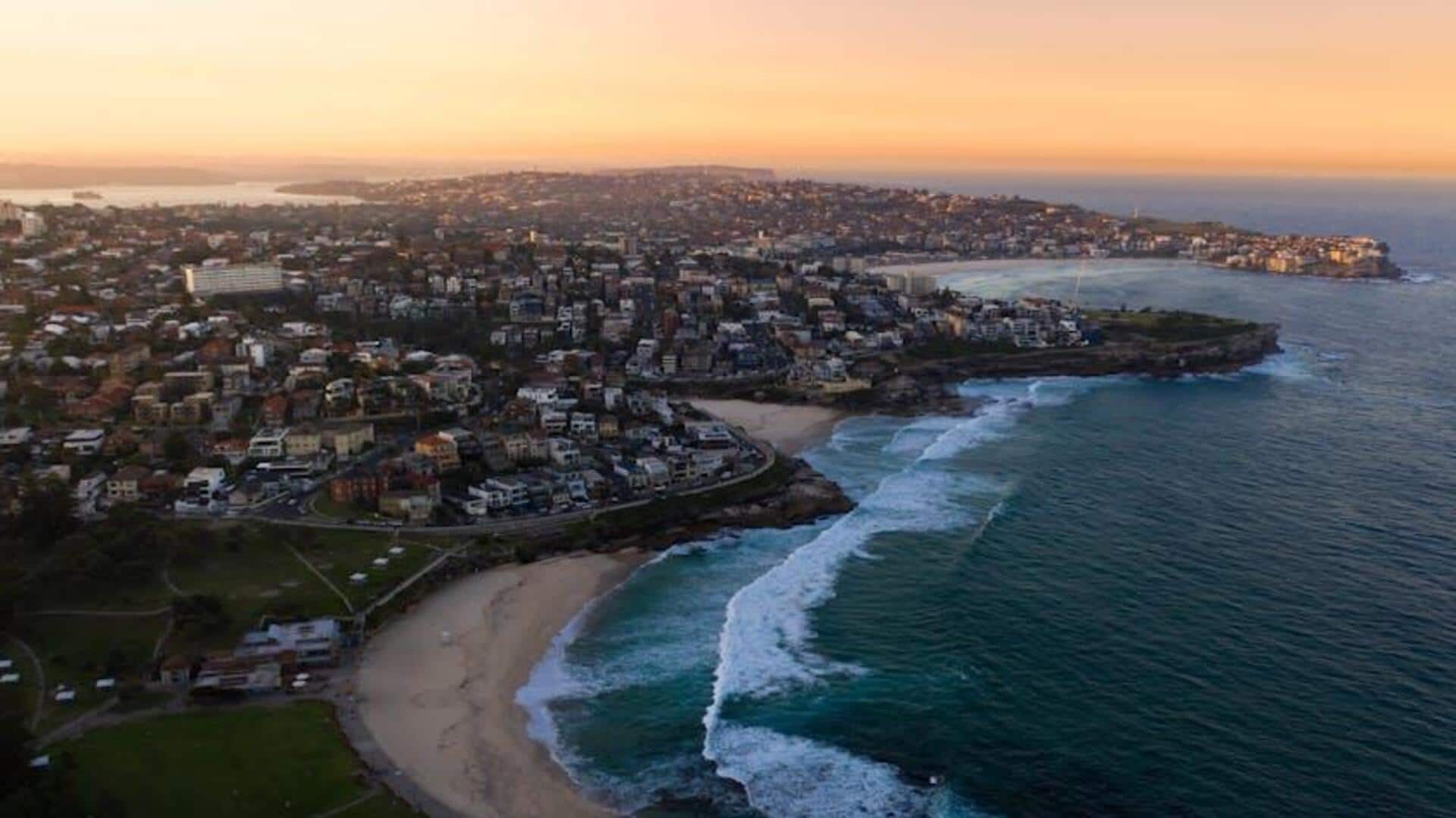 Menikmati Matahari Terbenam di Pantai Sydney