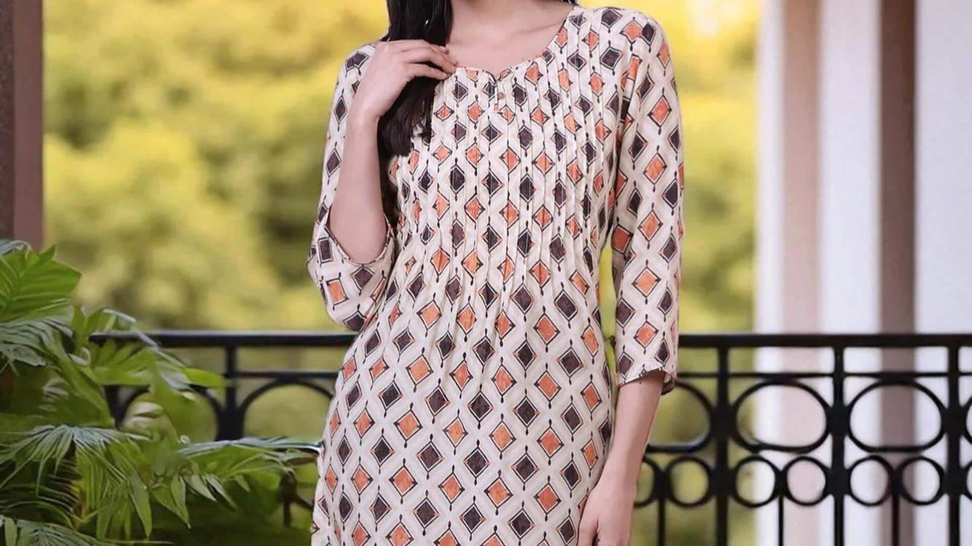 Kurti dengan pola geometris untuk semua musim