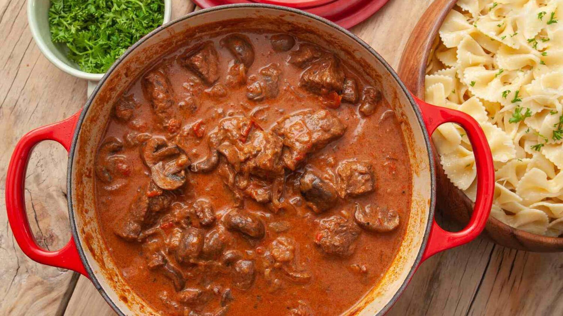 Goulash Hungaria dengan Jamur: Panduan Memasak