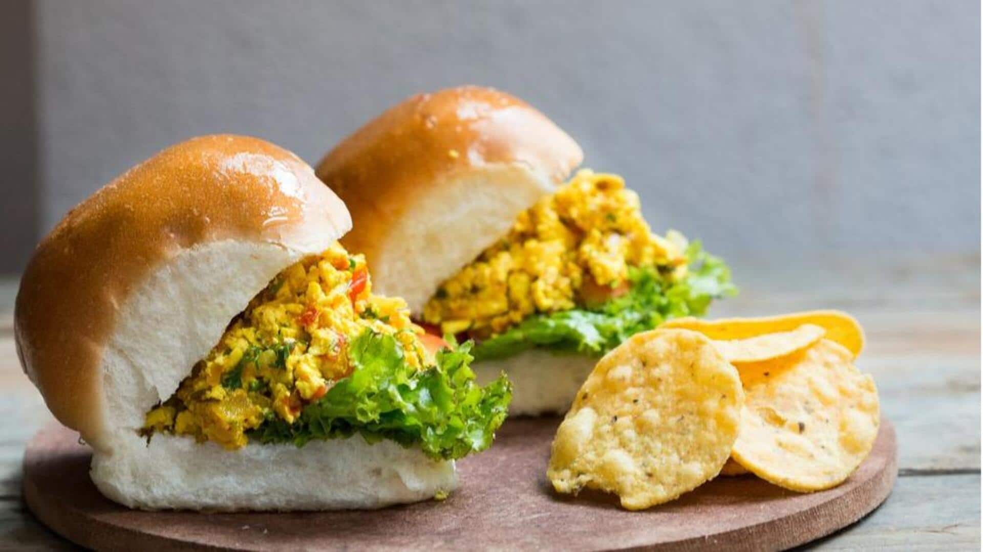 Mencicipi Roti Khas India dengan Isian yang Unik
