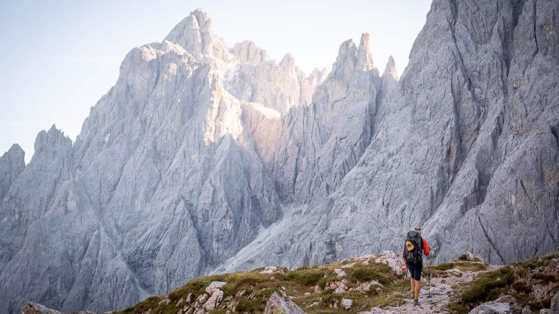 Daftar Barang yang Wajib Dibawa Untuk Mendaki Pegunungan Dolomites, Italia