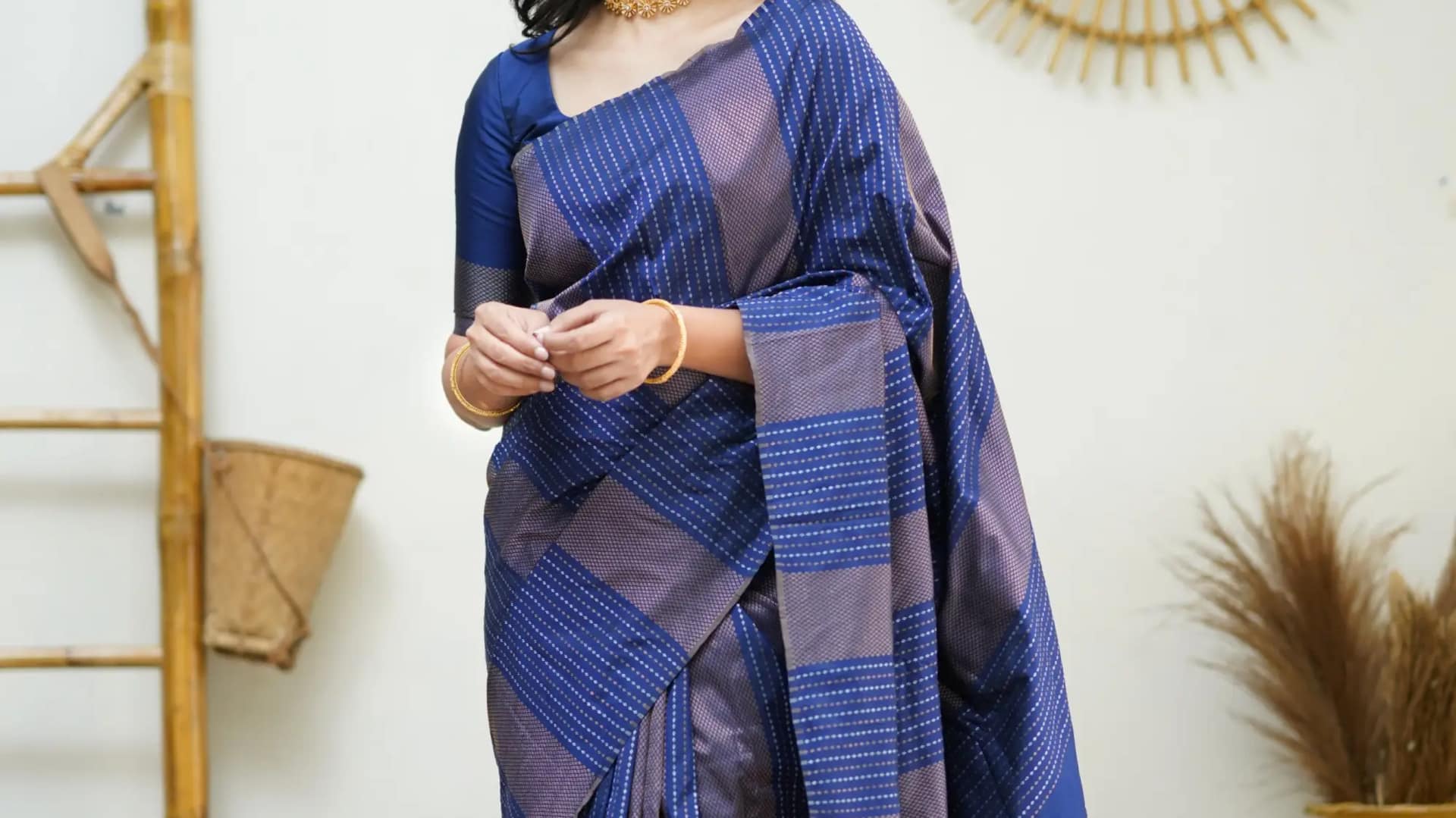 Cara menata saree ramah musim hujan