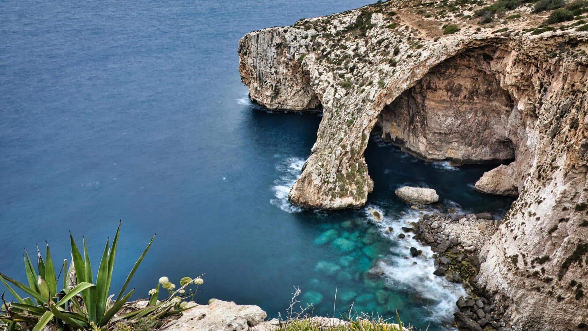 Gua Pesisir Tersembunyi di Malta yang Menawarkan Pemandangan Menakjubkan Gua Pesisir Tersembunyi di Malta yang Menawarkan Pemandangan Menakjubkan