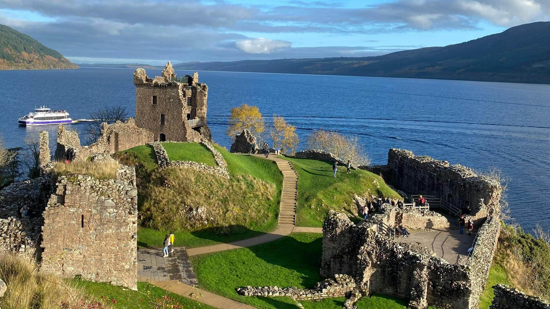 Menjelajahi Danau-Danau Tenang di Skotlandia