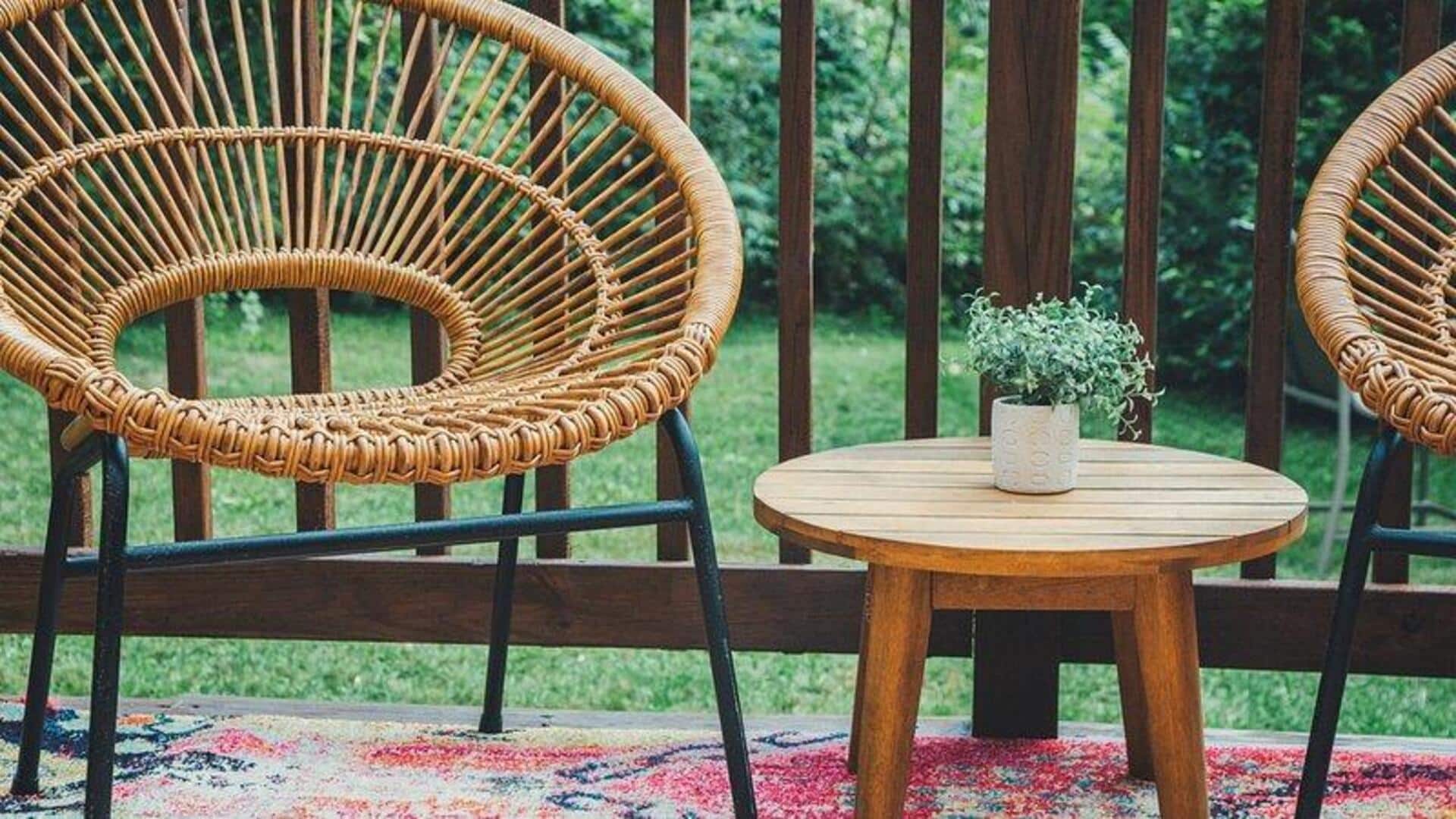 Cara kreatif mengecat kursi rotan untuk mencerahkan rumah Anda