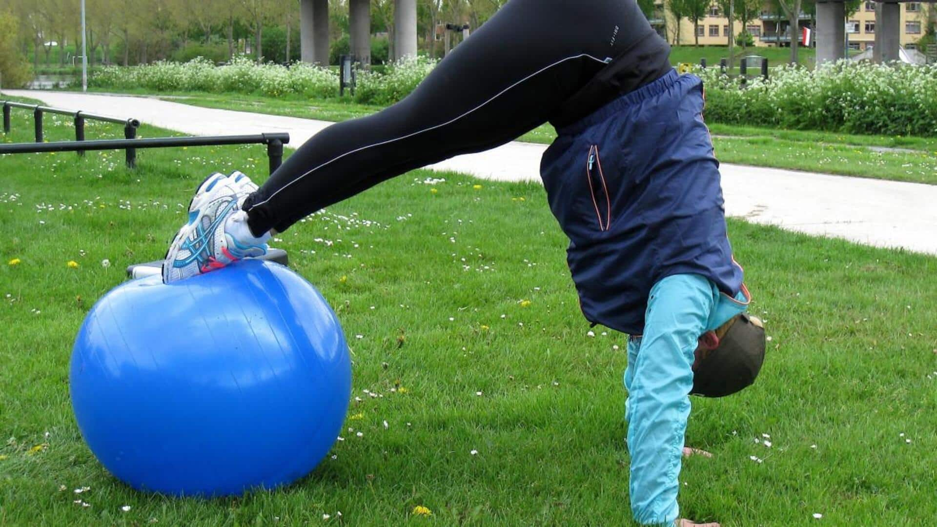 Meningkatkan stabilitas dengan latihan Swiss Ball