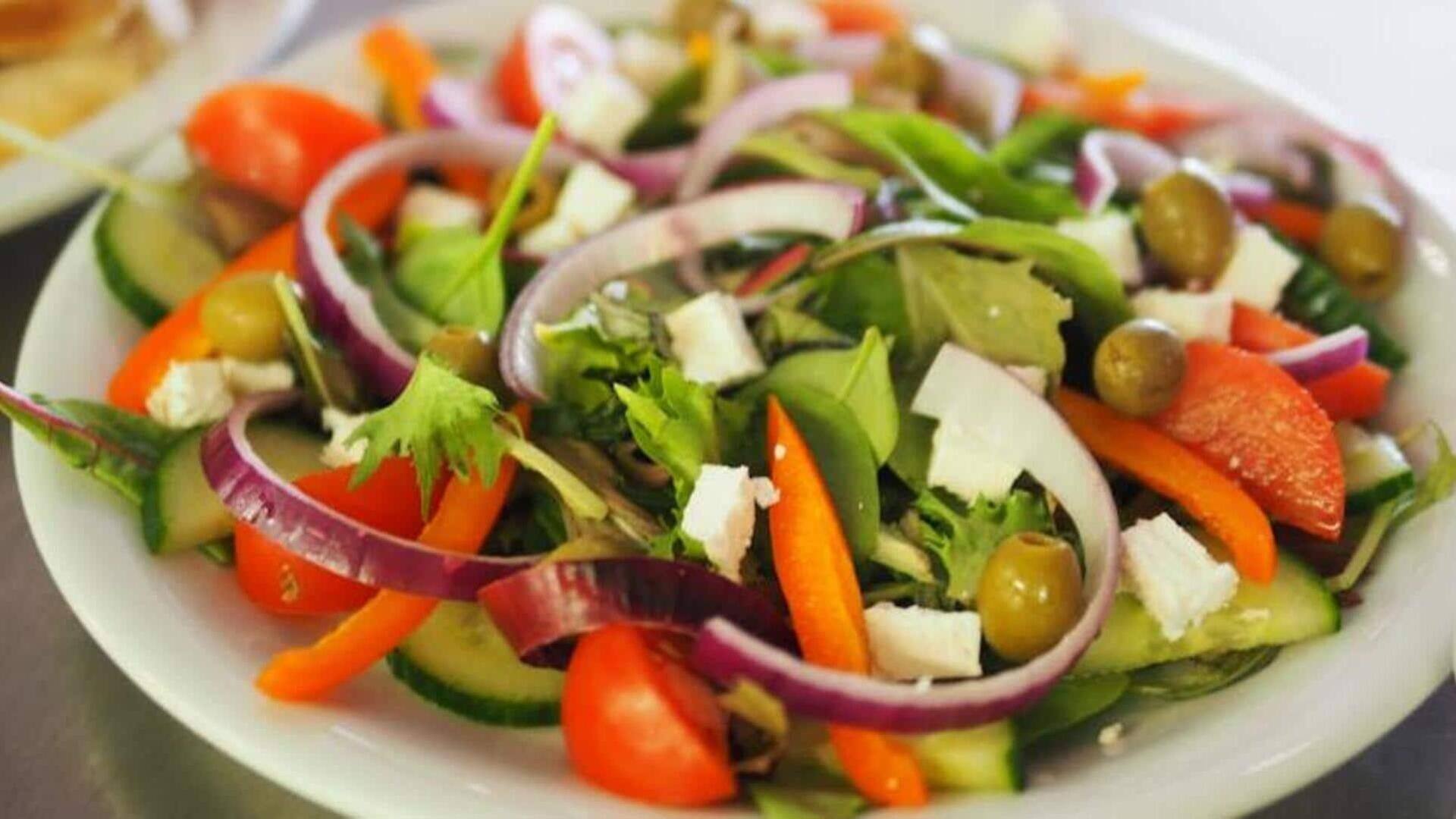 Para pencinta kesehatan akan menyukai resep salad cincang pelangi ini 