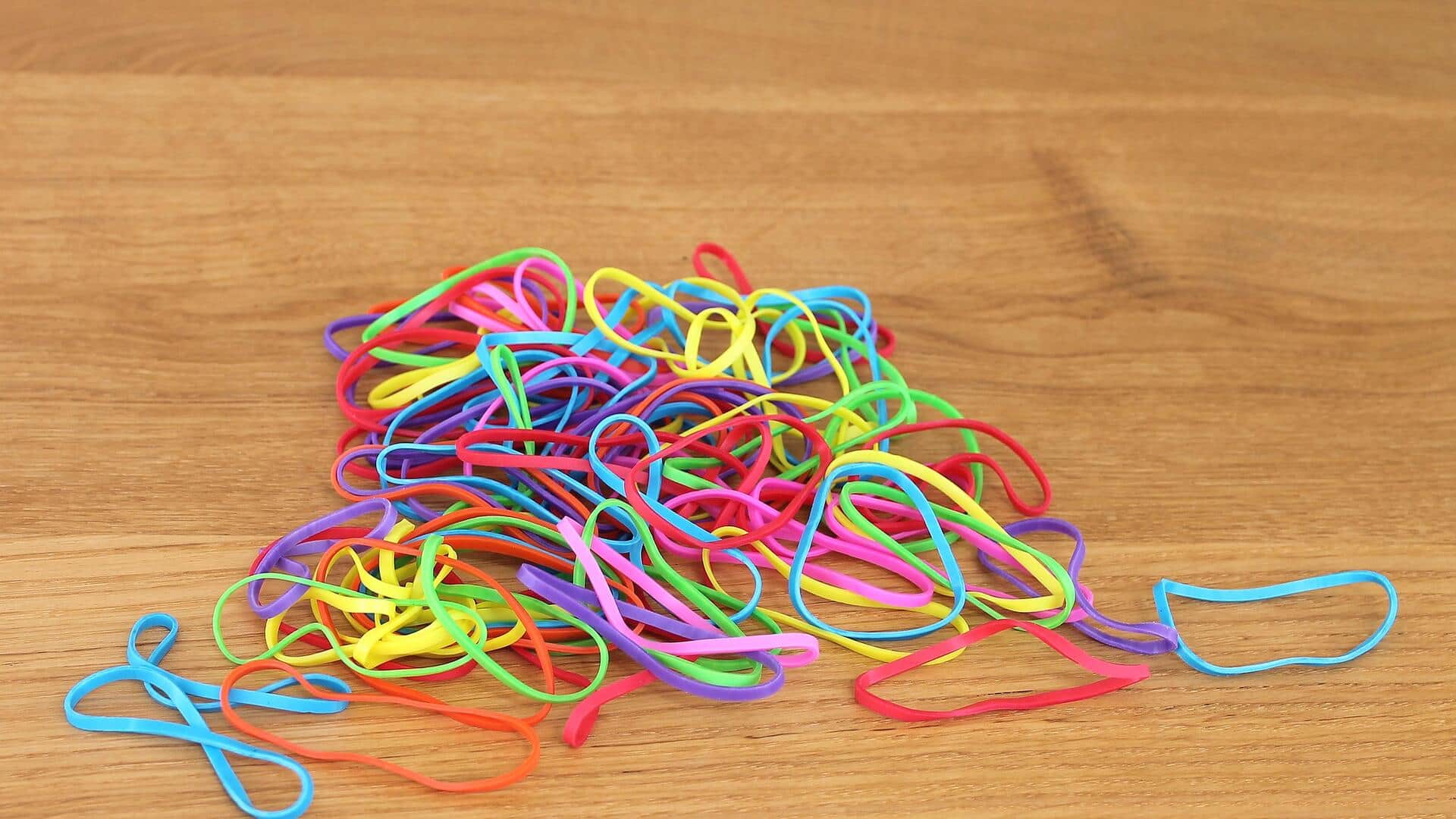 Lima cara kreatif menggunakan karet gelang di rumah