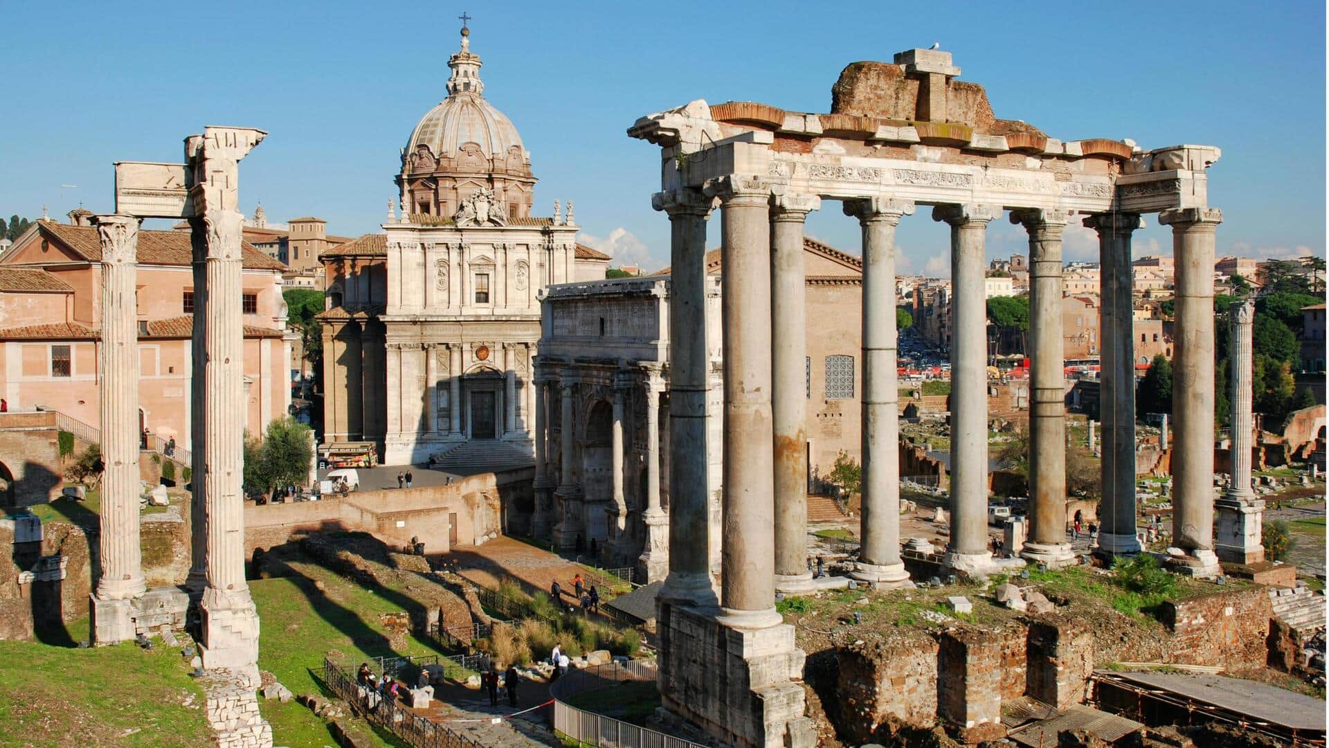 Menjelajahi Sejarah Roma dengan Berjalan Kaki