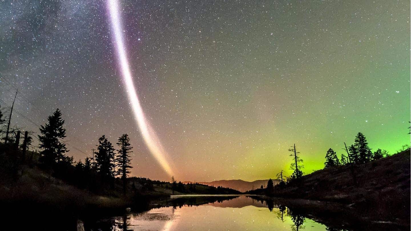 Mengupas fenomena misterius mirip aurora STEVE yang terlihat setelah badai matahari yang mengejutkan