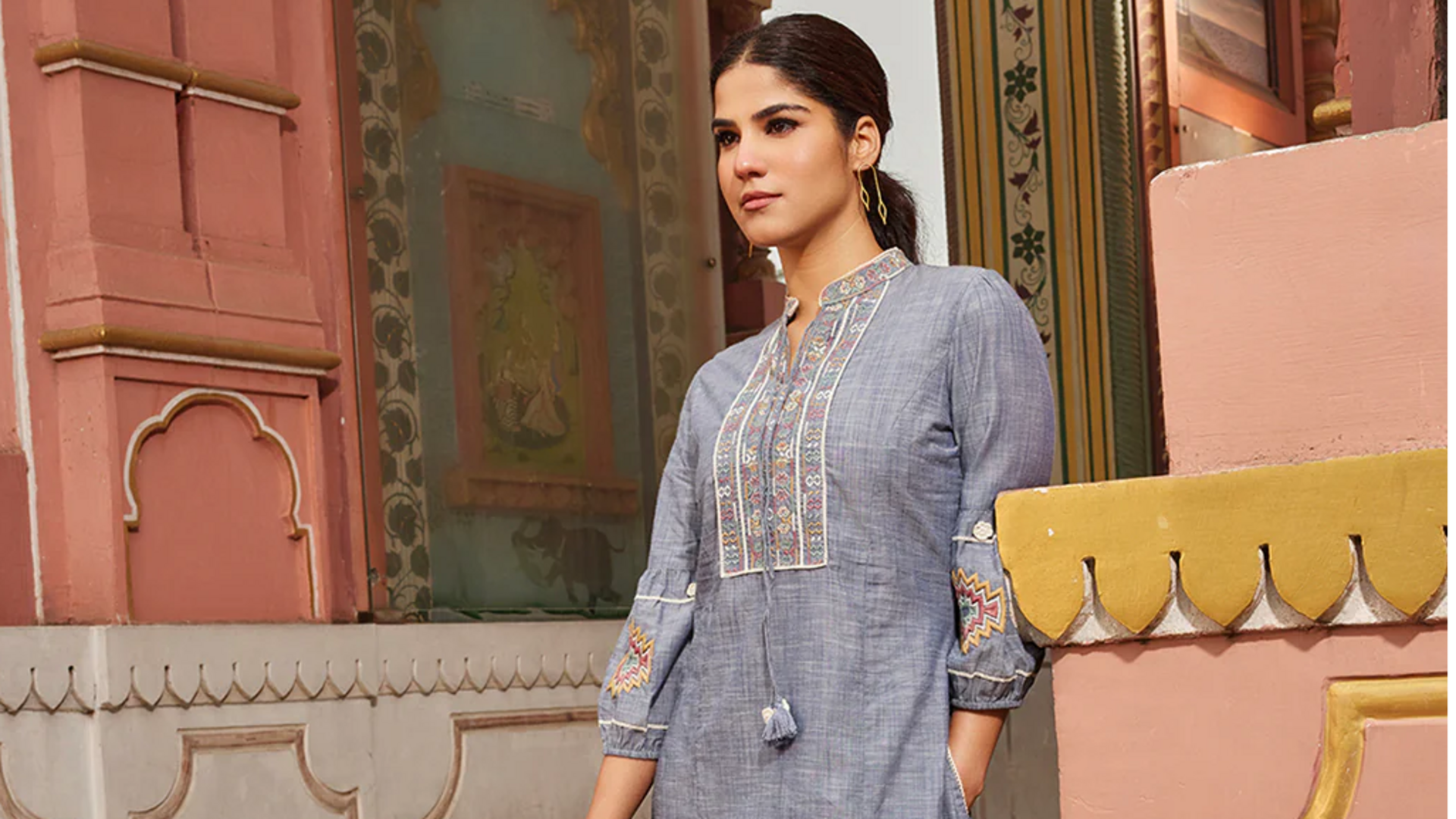 Lima cara abadi untuk mengenakan pakaian etnik fusi