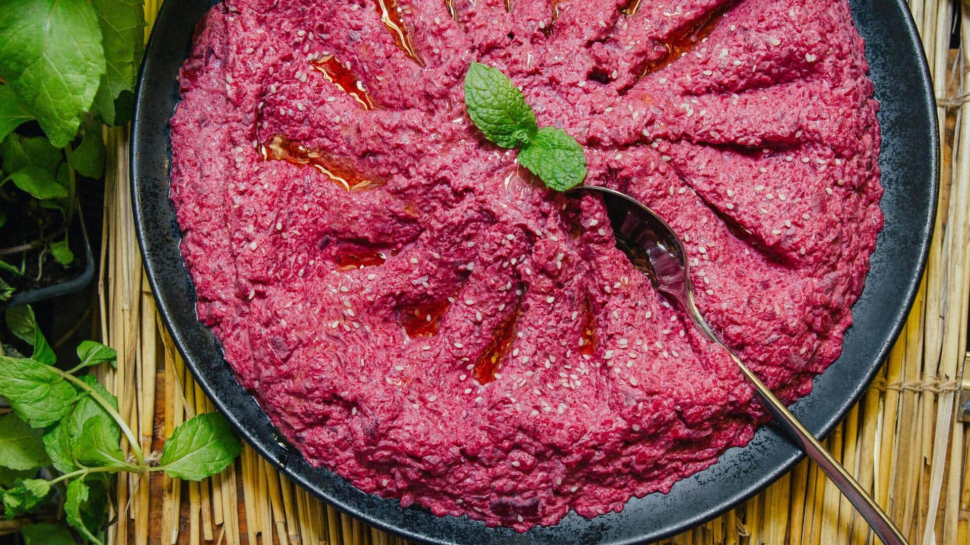 Tingkatkan hidangan dengan hummus bit ajaib Tingkatkan hidangan dengan hummus bit ajaib