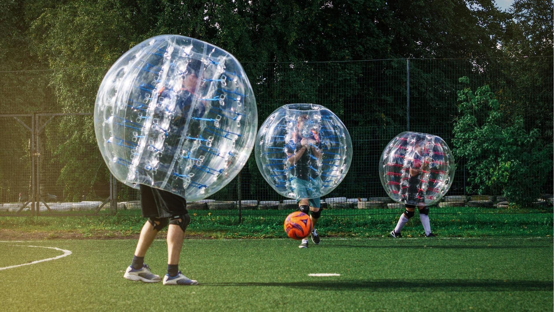 Zorbing: Memanfaatkan keseruan berguling-guling di dalam bola