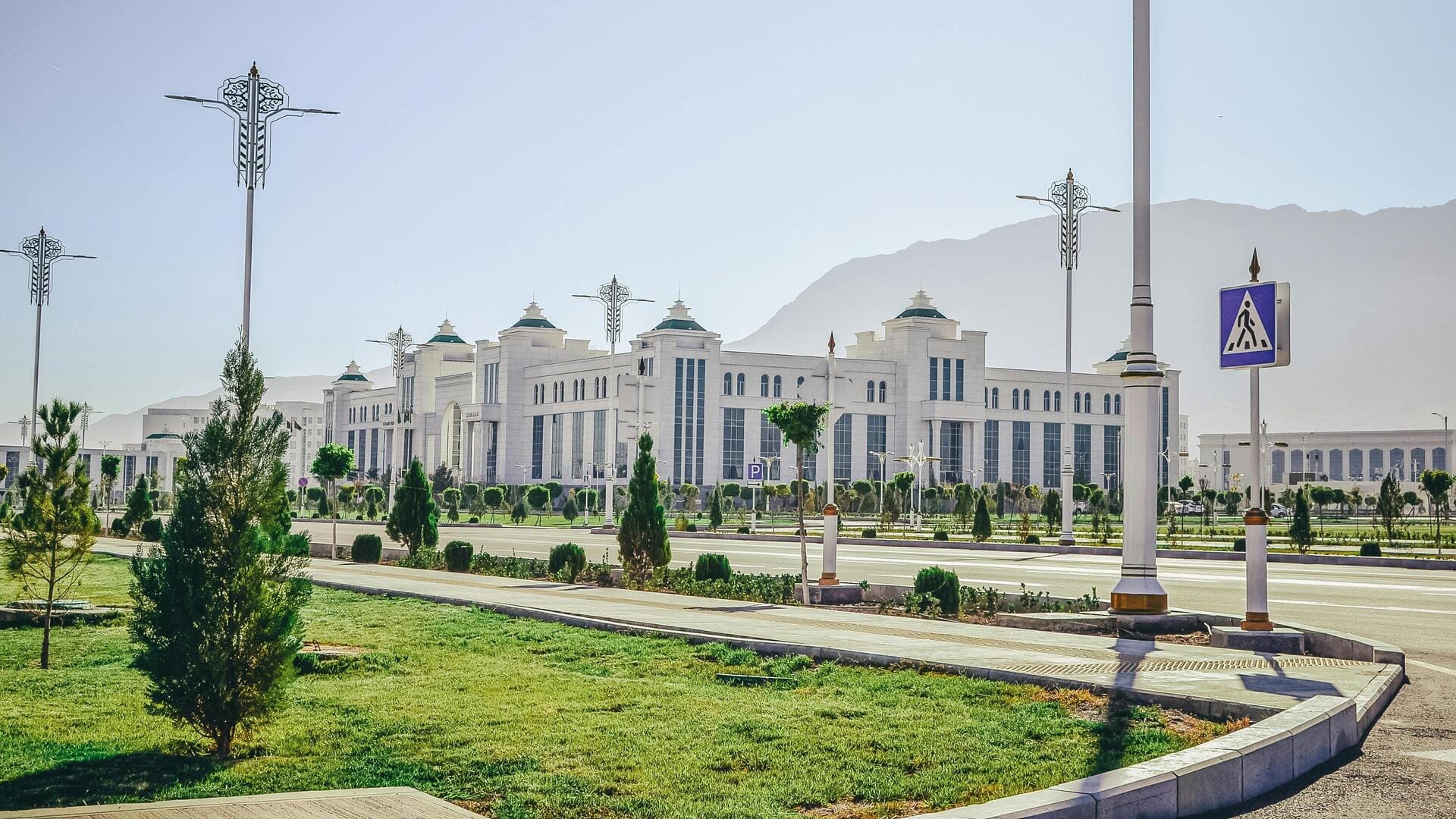 Keajaiban Marmer Ashgabat: Tur Arsitektur yang Menakjubkan Keajaiban Marmer Ashgabat: Tur Arsitektur yang Menakjubkan
