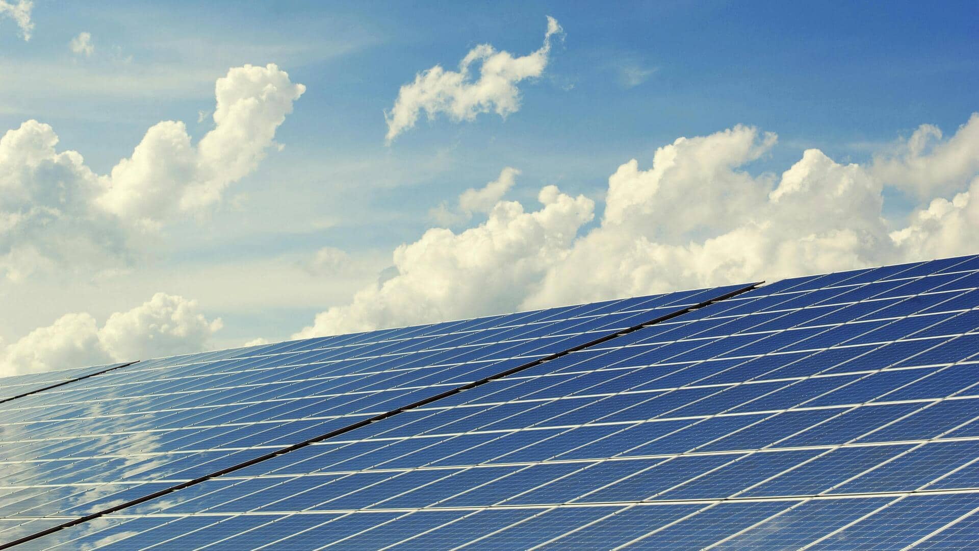 Negara Bertenaga Surya Mencapai 100% Energi Terbarukan Negara Bertenaga Surya Mencapai 100% Energi Terbarukan