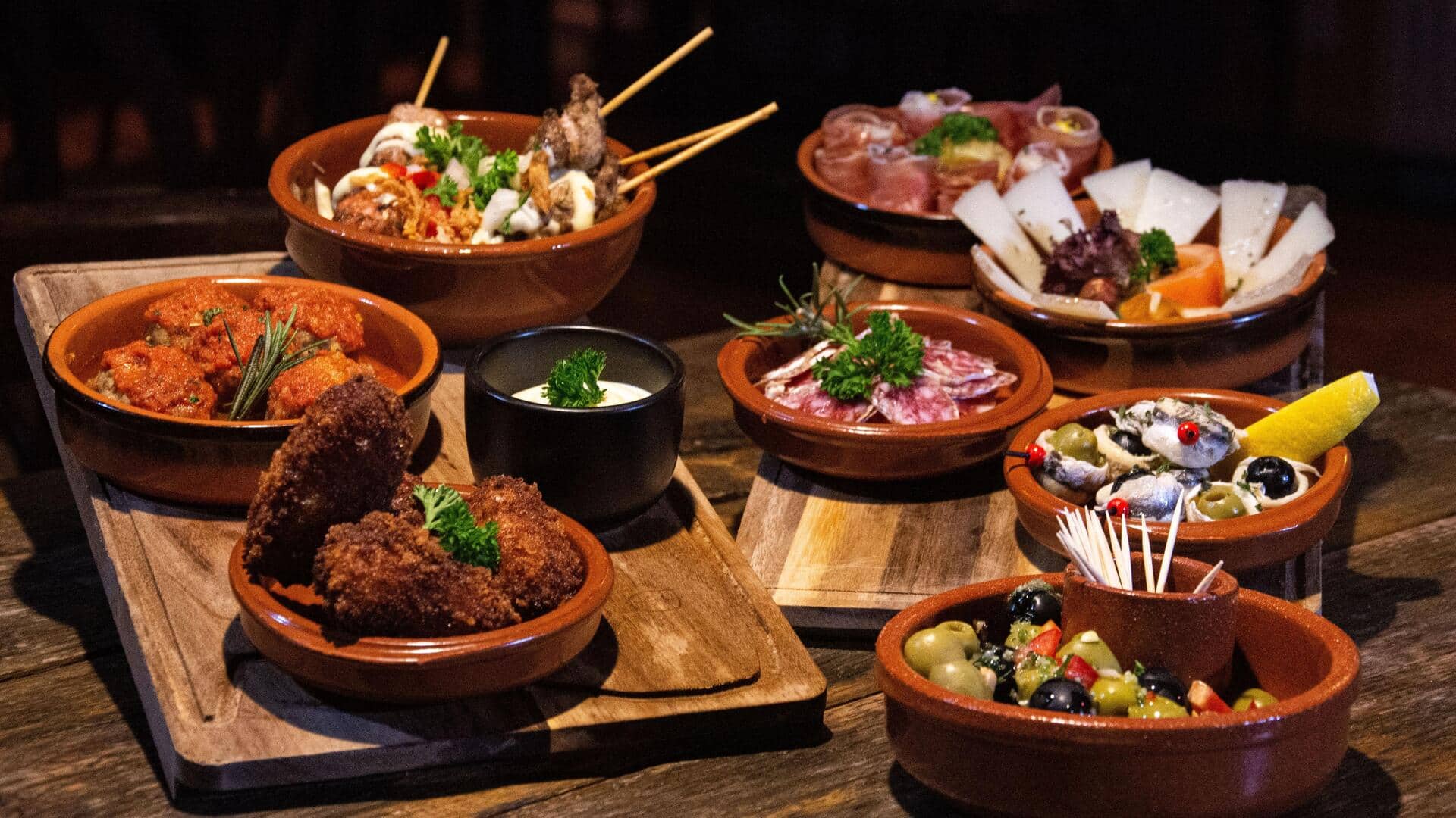 Menikmati Tapas Spanyol di Pasar Lokal
