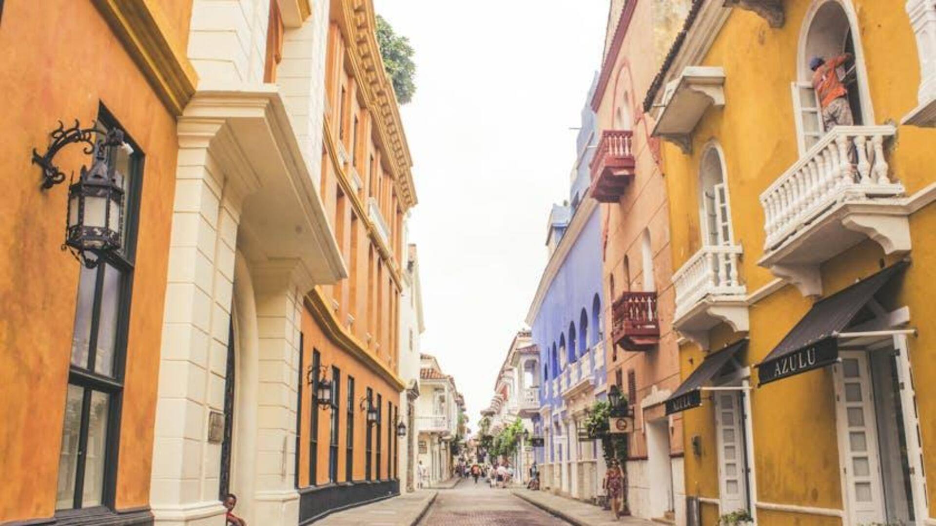 Menjelajahi Jalan Berwarna-warni di Cartagena, Kolombia