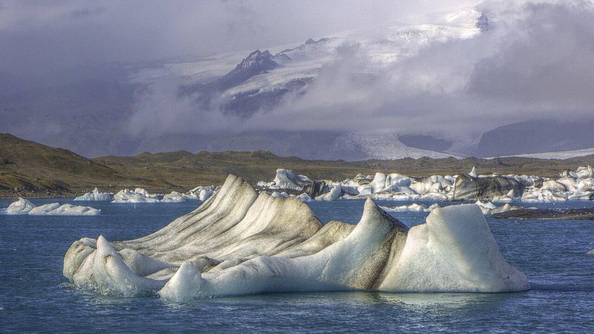 Fotografi Musim Dingin di Lanskap Bersalju Islandia