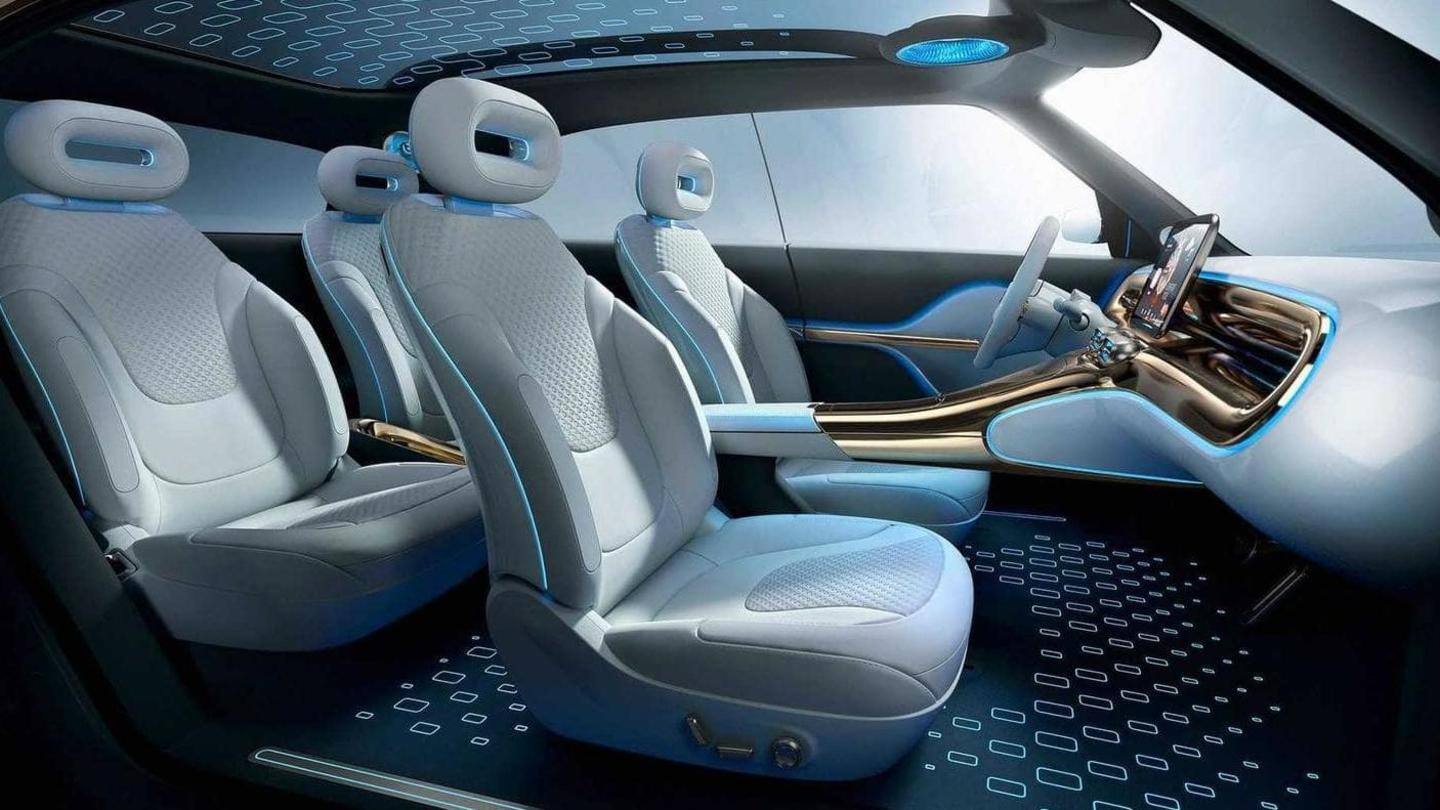 Mendapat empat kursi dan panel infotainment layar sentuh 3D Mendapat empat kursi dan panel infotainment layar sentuh 3D