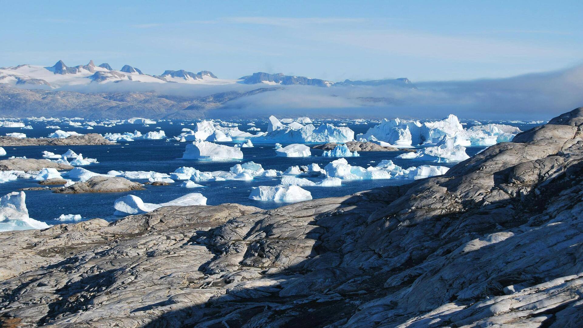 Jelajahi Fjord Es Greenland dengan Kayak Tradisional