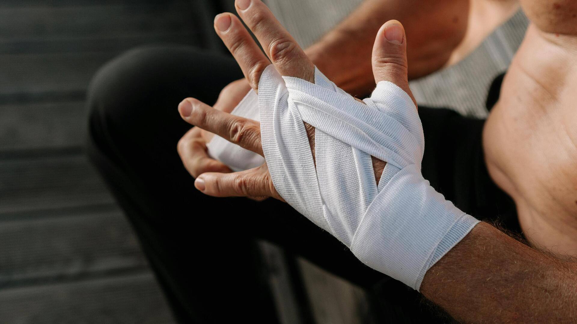 Mengapa atlet membalut jari: Makna tersembunyi terungkap