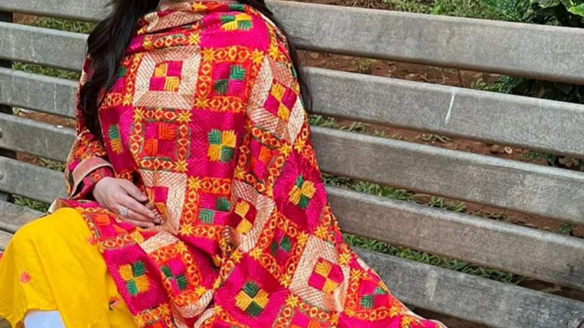 Dupatta Phulkari menyemarakkan mode musim semi