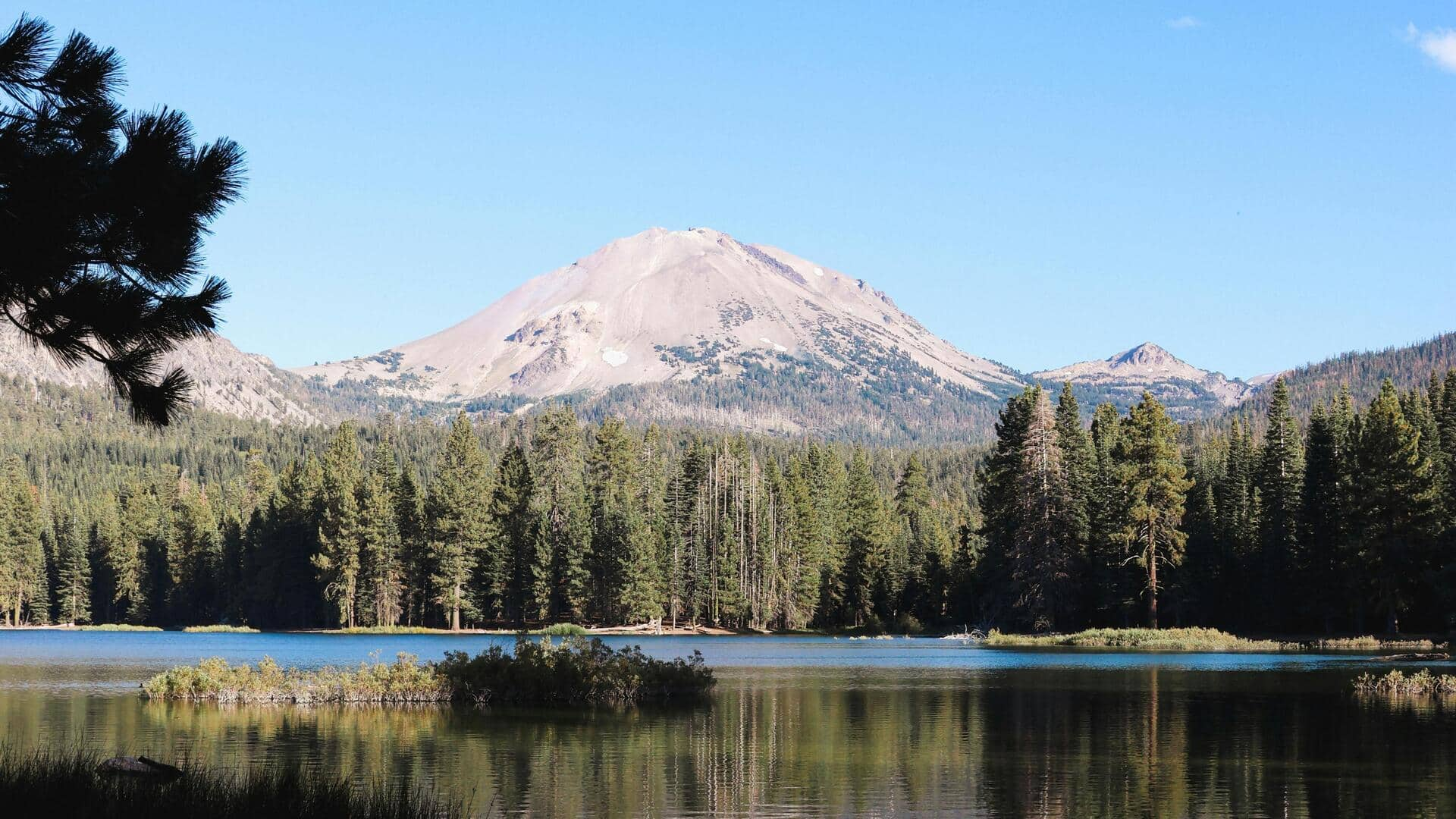 Menjelajahi Lanskap Berapi di Lassen Volcanic National Park, California, AS