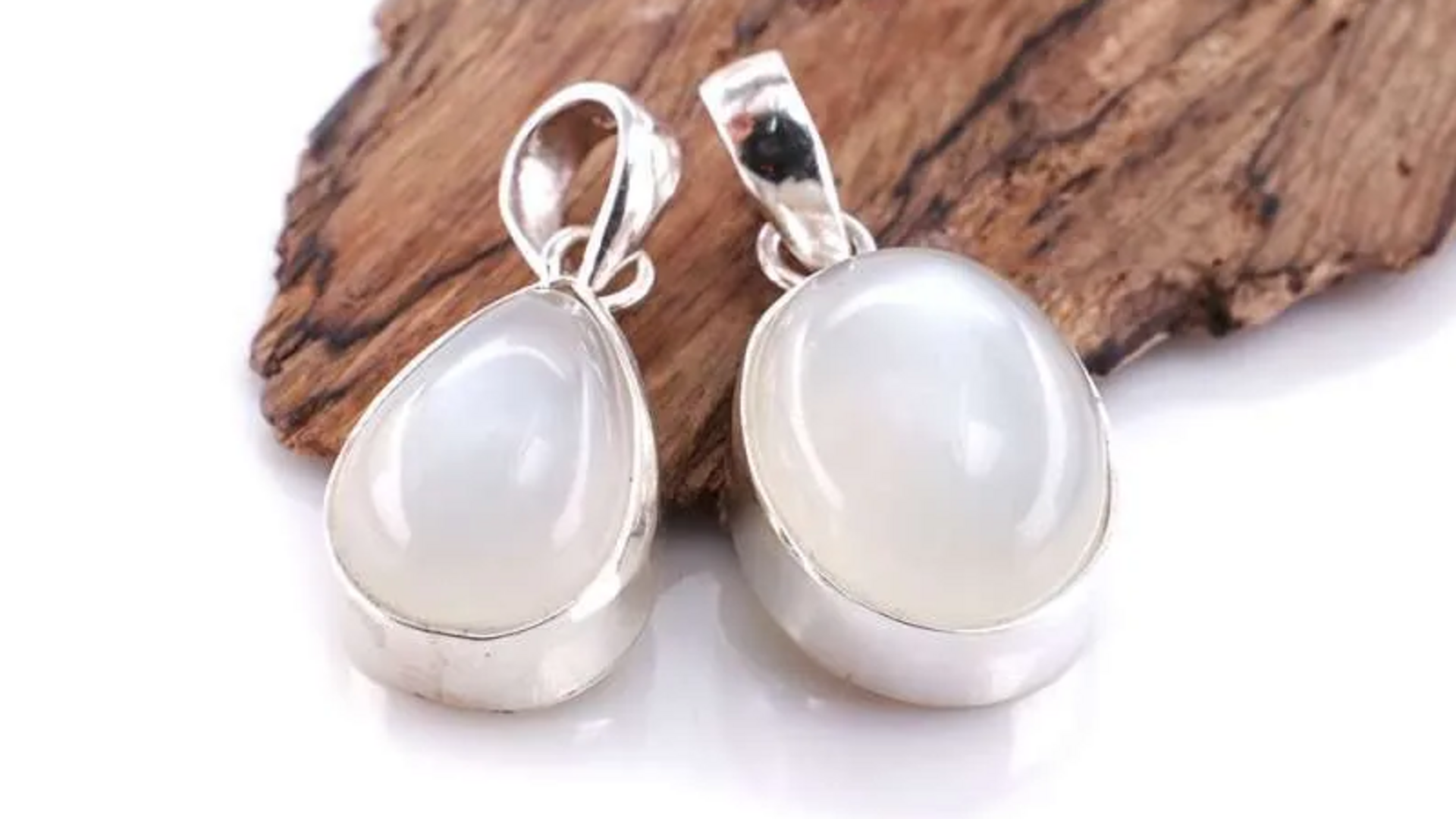 Gaya pesona biduri klasik dalam mode Indonesia