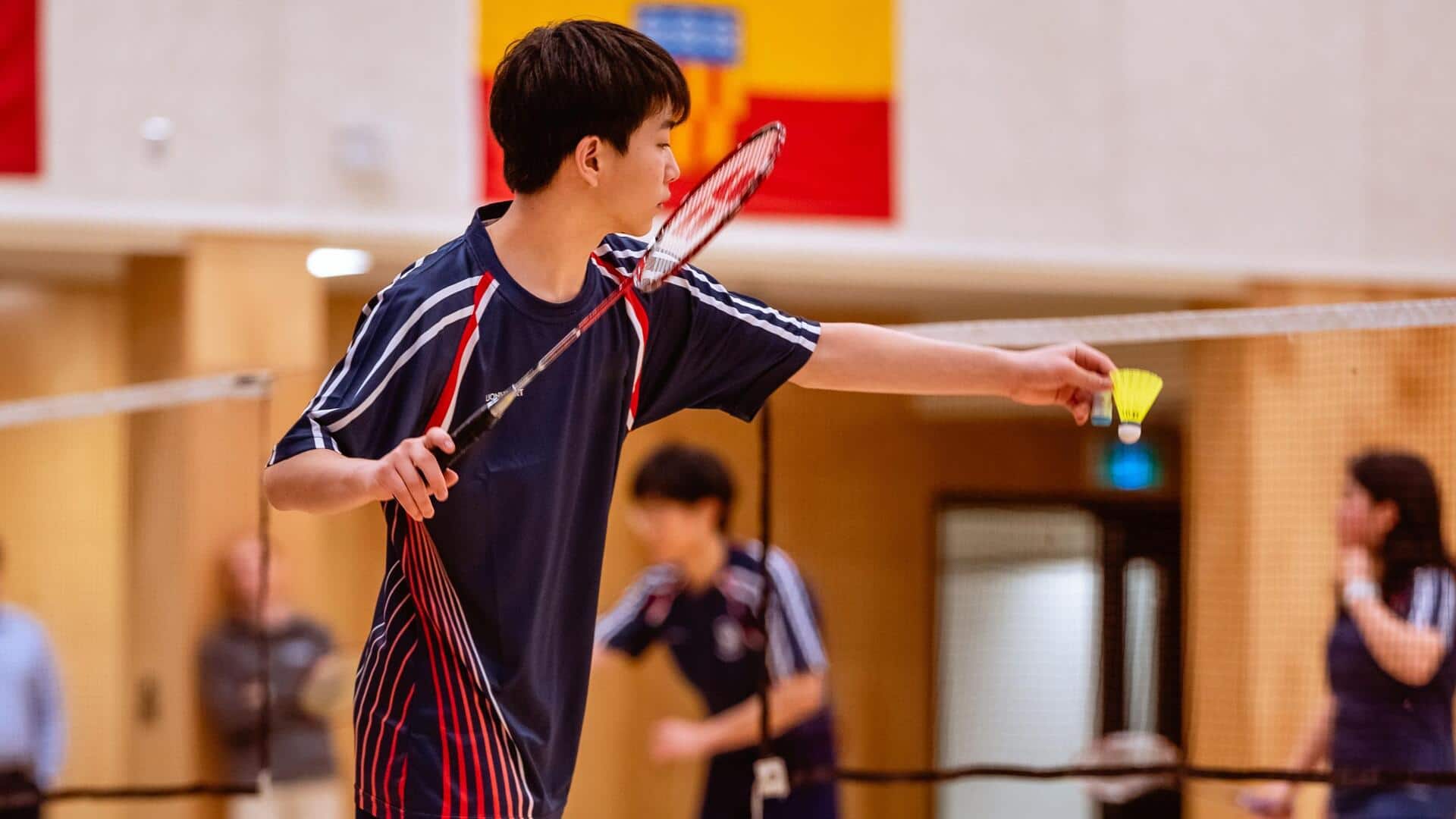 Teknik kaki di balik smash badminton epik