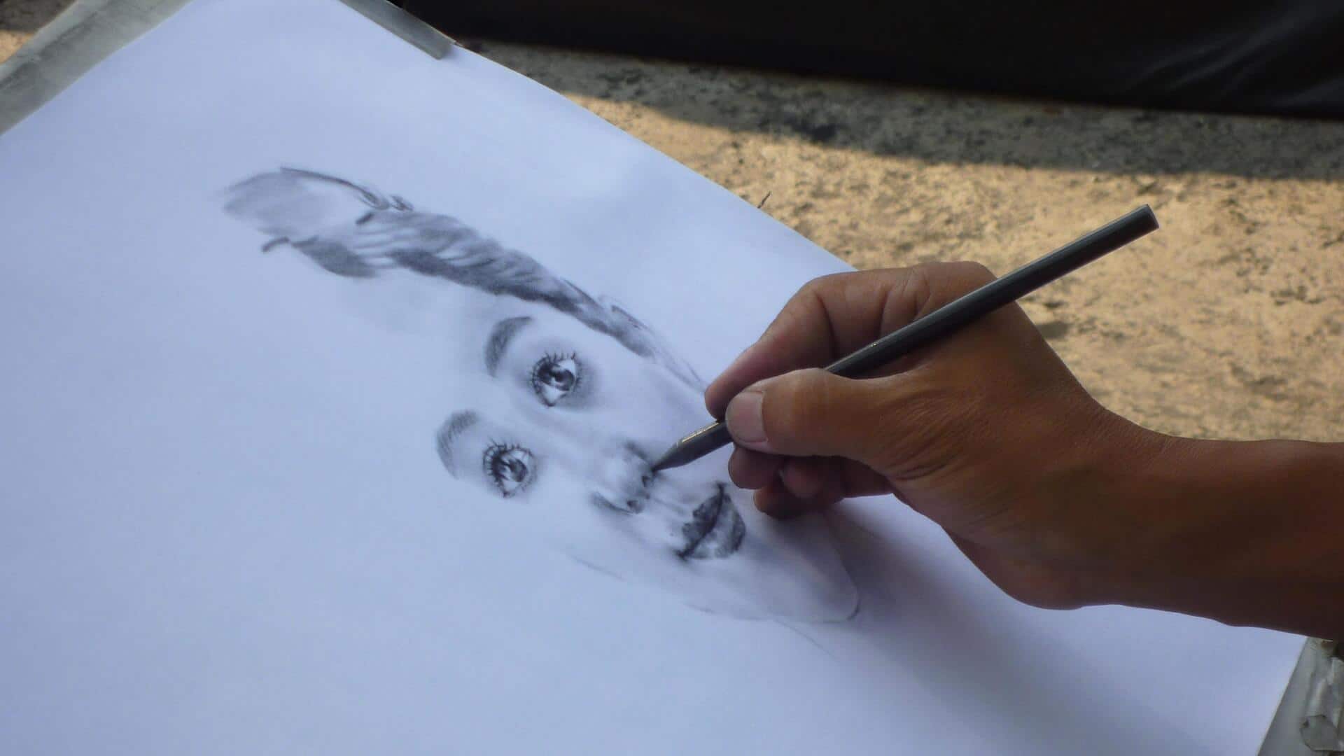 Belajar menggambar potret realistis dengan pensil dalam lima langkah Belajar menggambar potret realistis dengan pensil dalam lima langkah