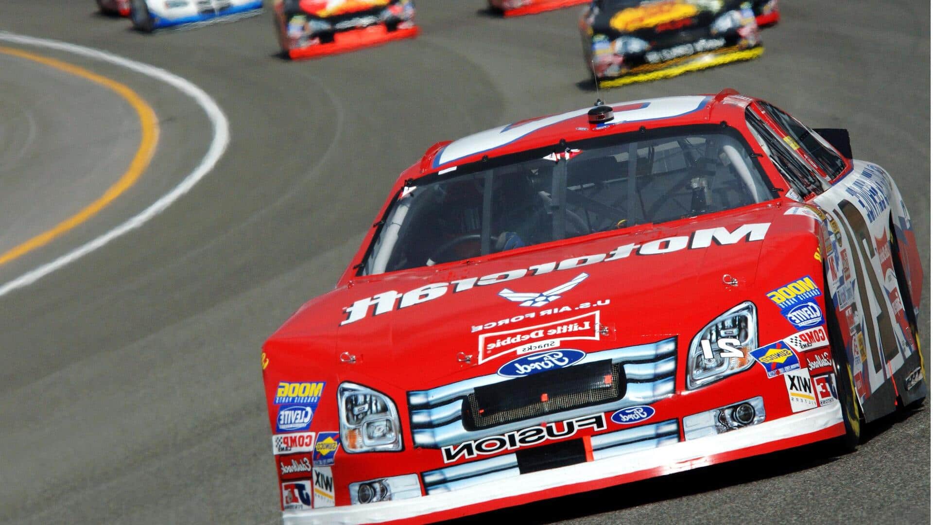 Mengapa lintasan balap selalu melengkung? 5 fakta jelas