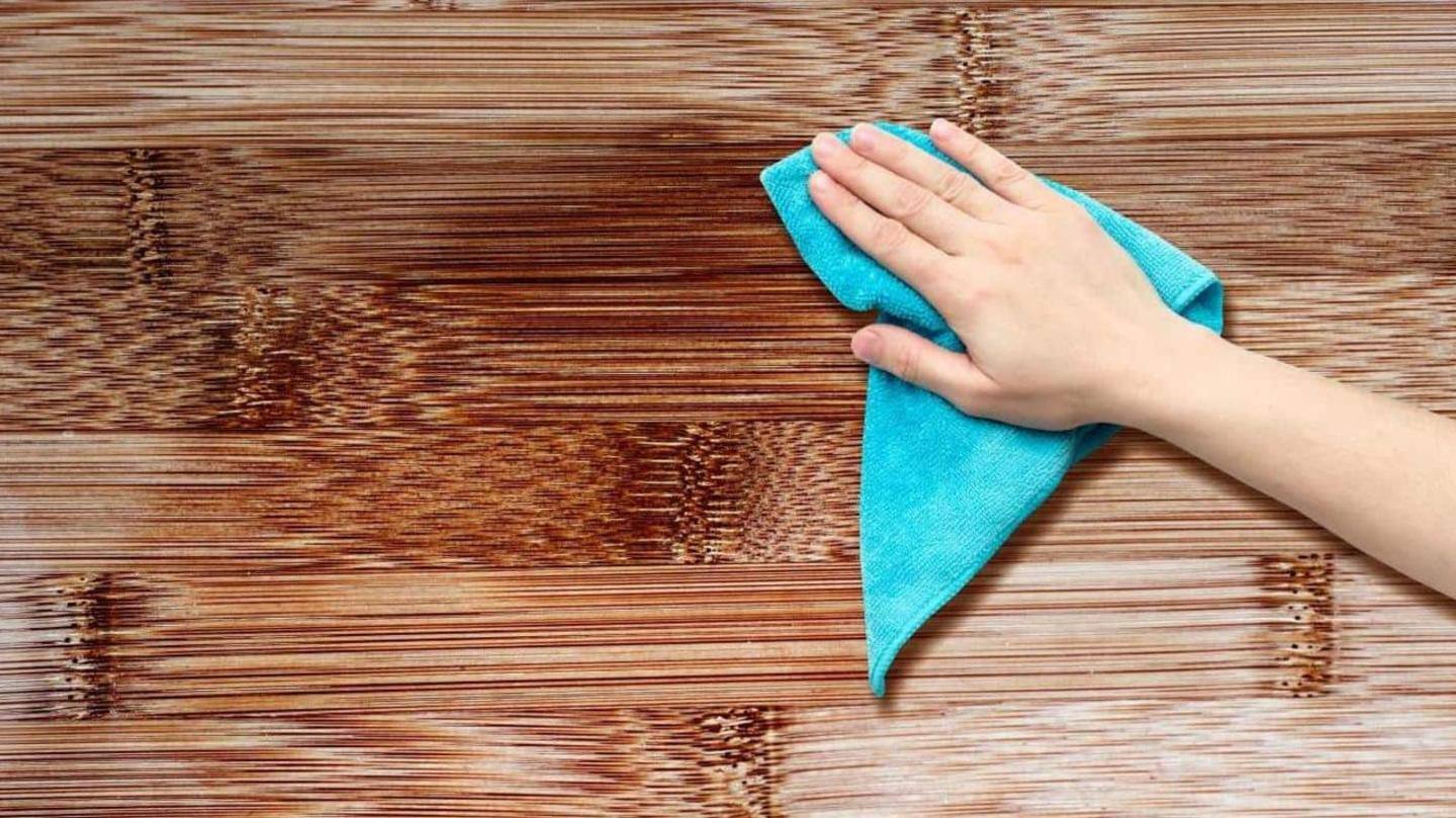 Cara menghilangkan debu dan noda lengket dari furnitur Cara menghilangkan debu dan noda lengket dari furnitur