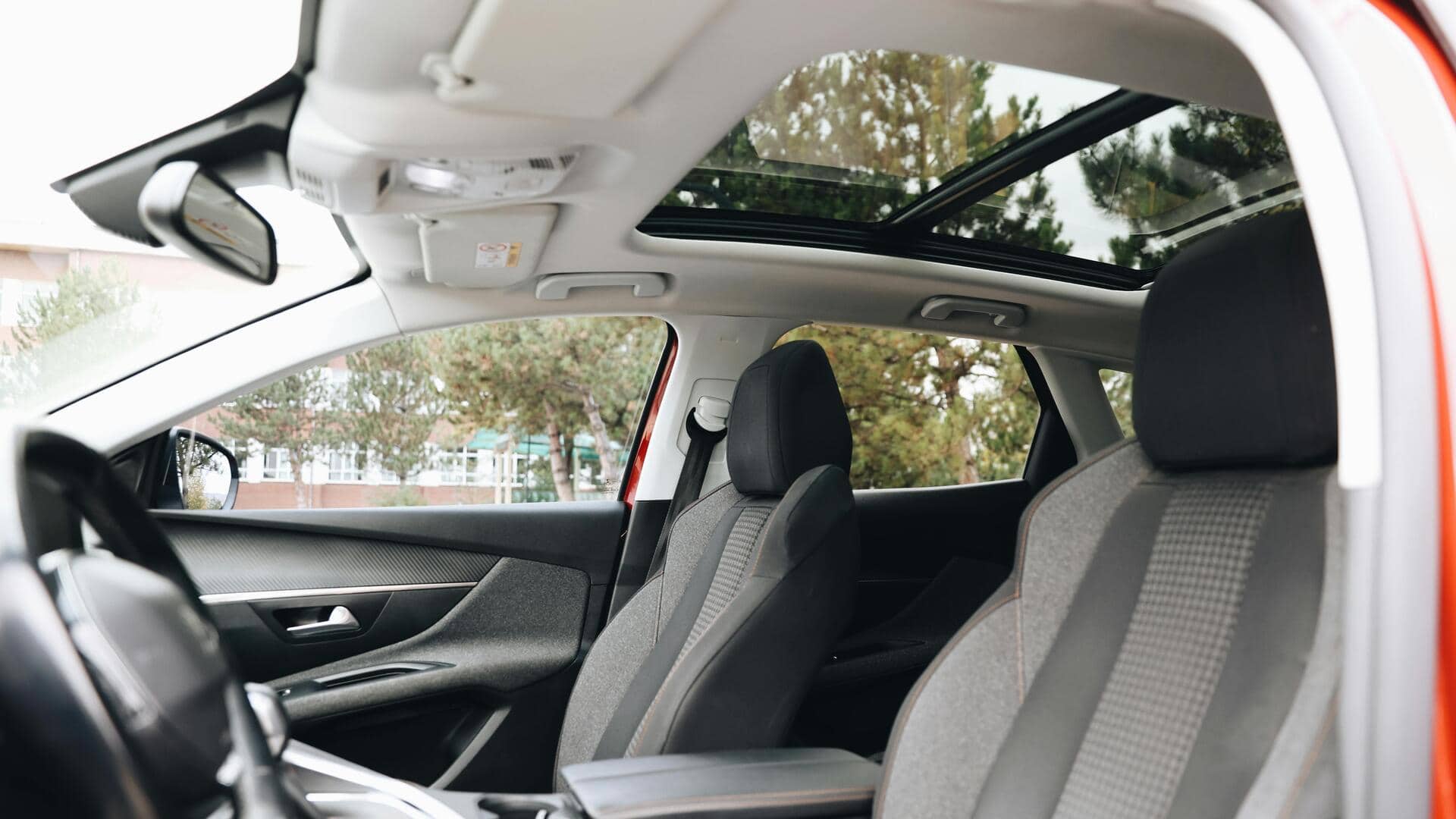 Mobil Sunroof Inovatif untuk Dipertimbangkan