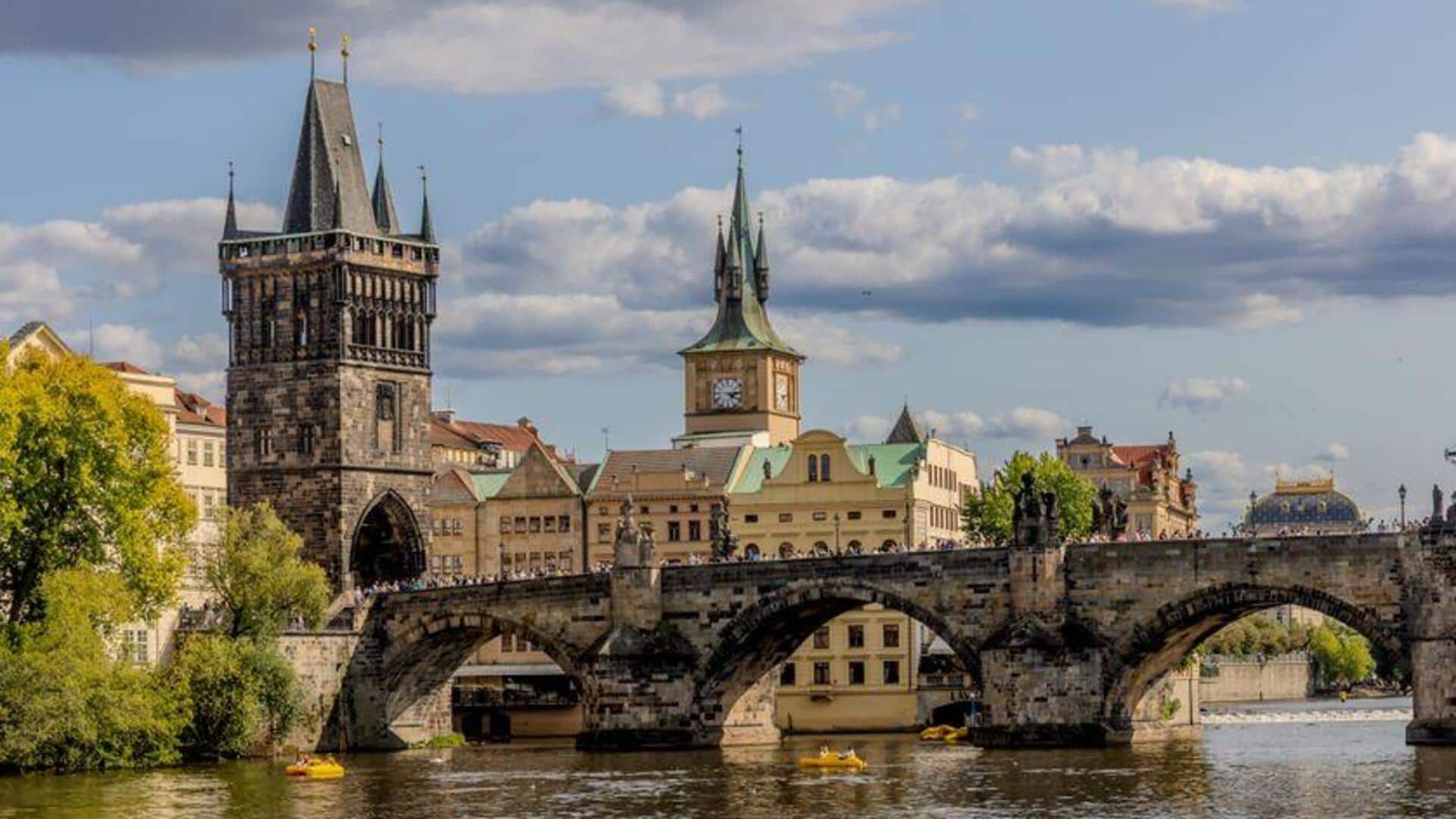 Menjelajahi Jembatan Bersejarah di Praha dengan Pemandangan Menakjubkan