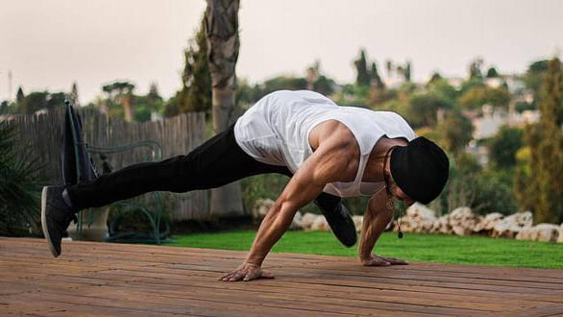 Meningkatkan kekuatan dengan Handstand Push-Ups