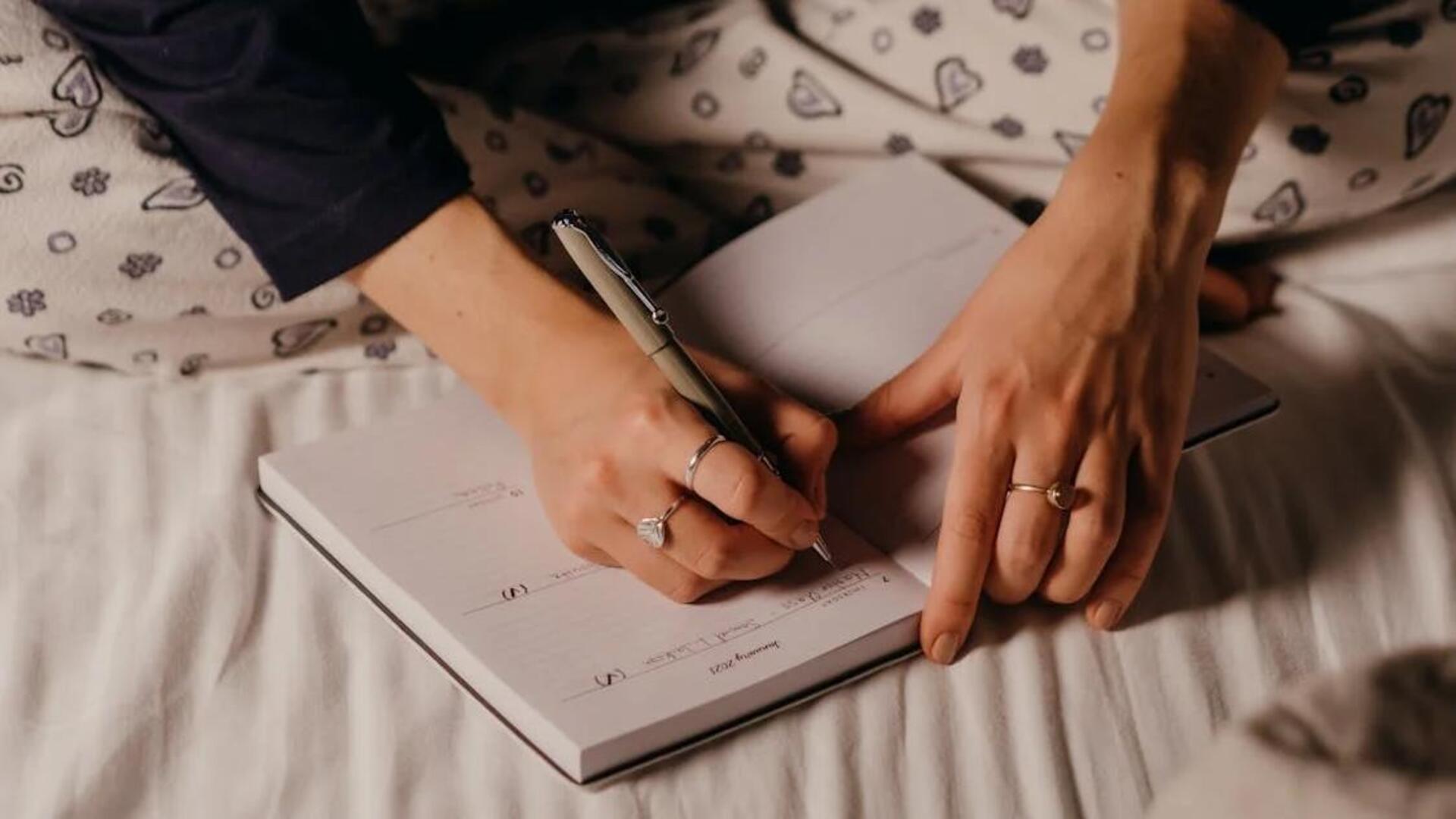 Ciptakan Kebahagiaan Harian dengan Menulis Jurnal Refleksi Syukur Pribadi Ciptakan Kebahagiaan Harian dengan Menulis Jurnal Refleksi Syukur Pribadi