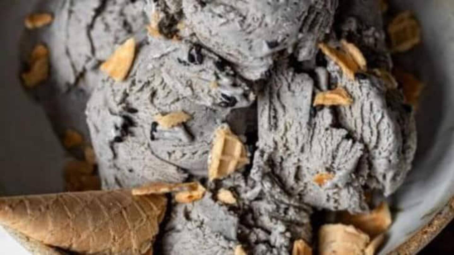 Sajikan Es Krim Wijen Hitam Vegan Yang Lezat Ini