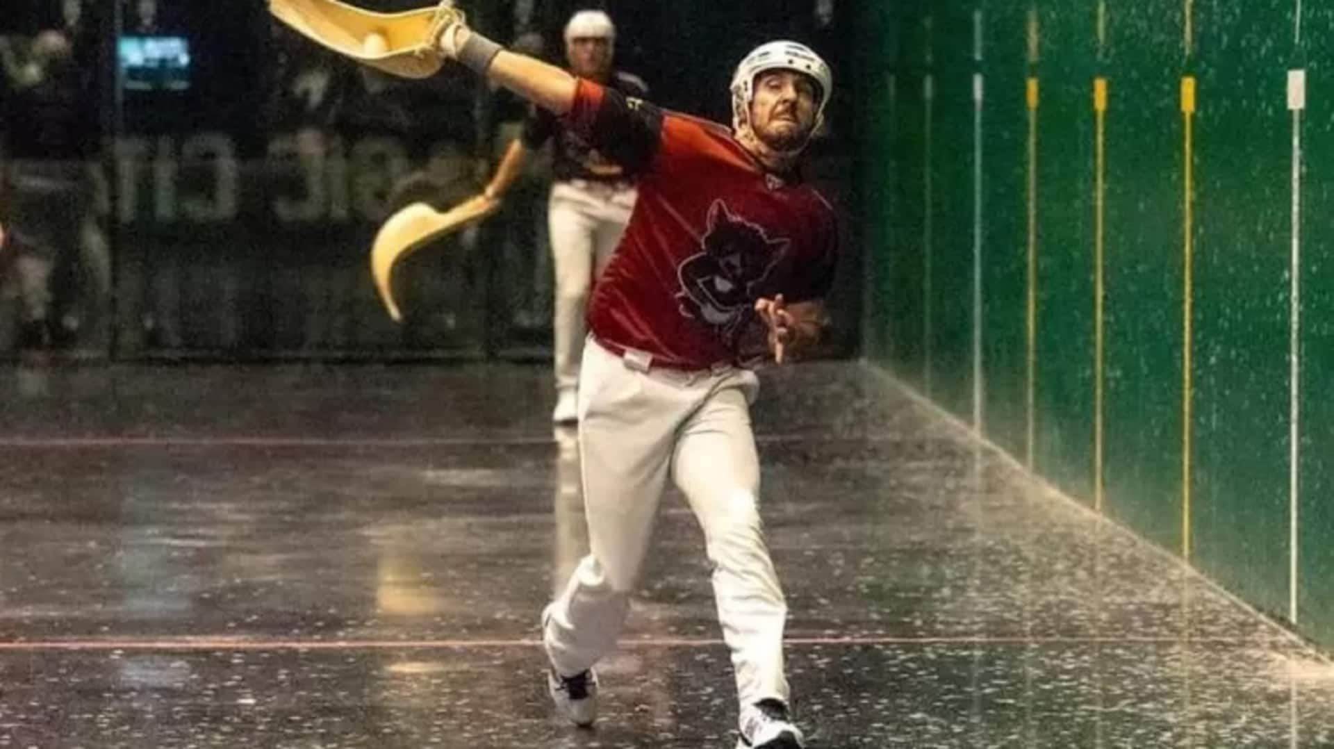 Mengapa keranjang Jai Alai melengkung? Penjelasan ilmiah