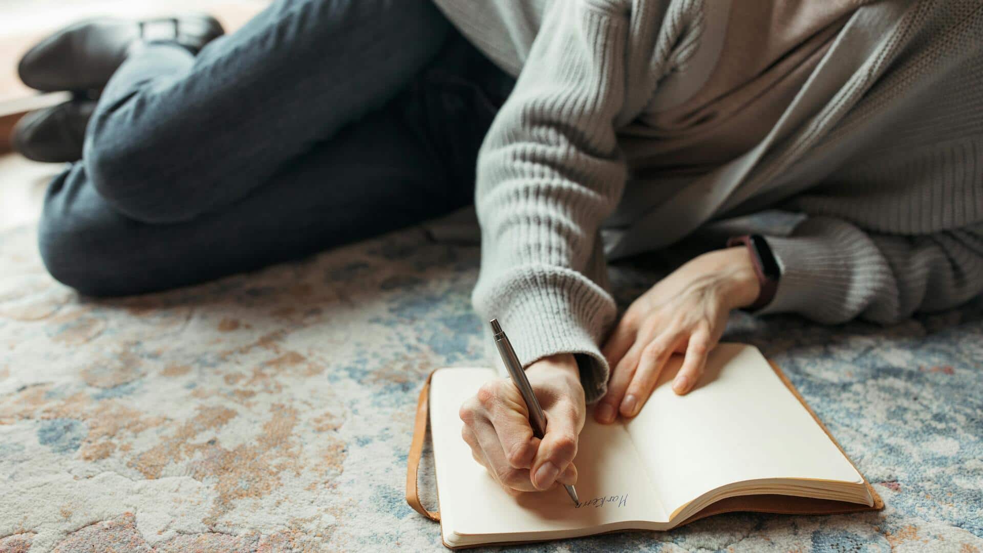 Cara menggunakan jurnal untuk kejernihan emosional