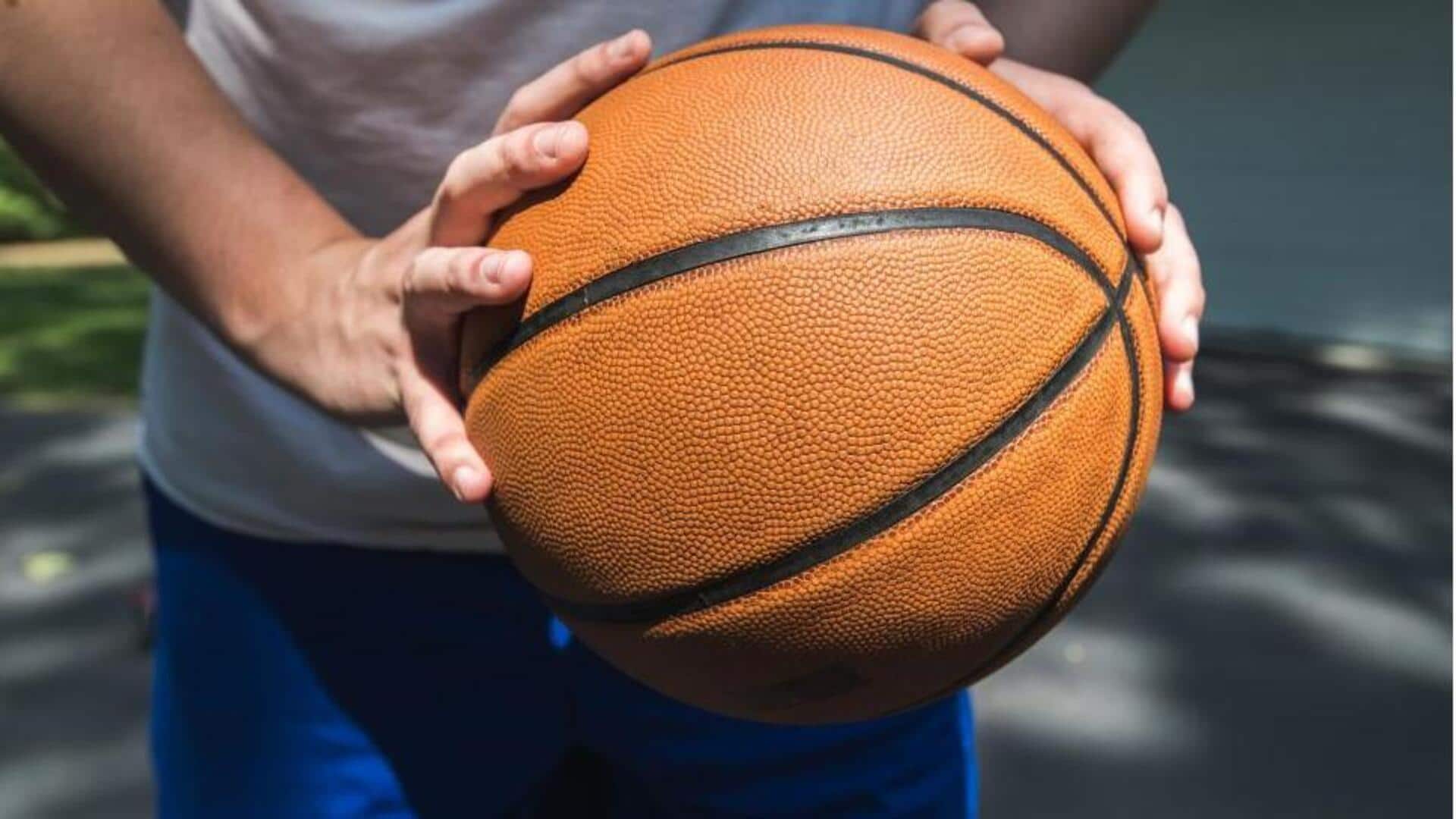 Mengapa bola basket memantul pada ketinggian tertentu?