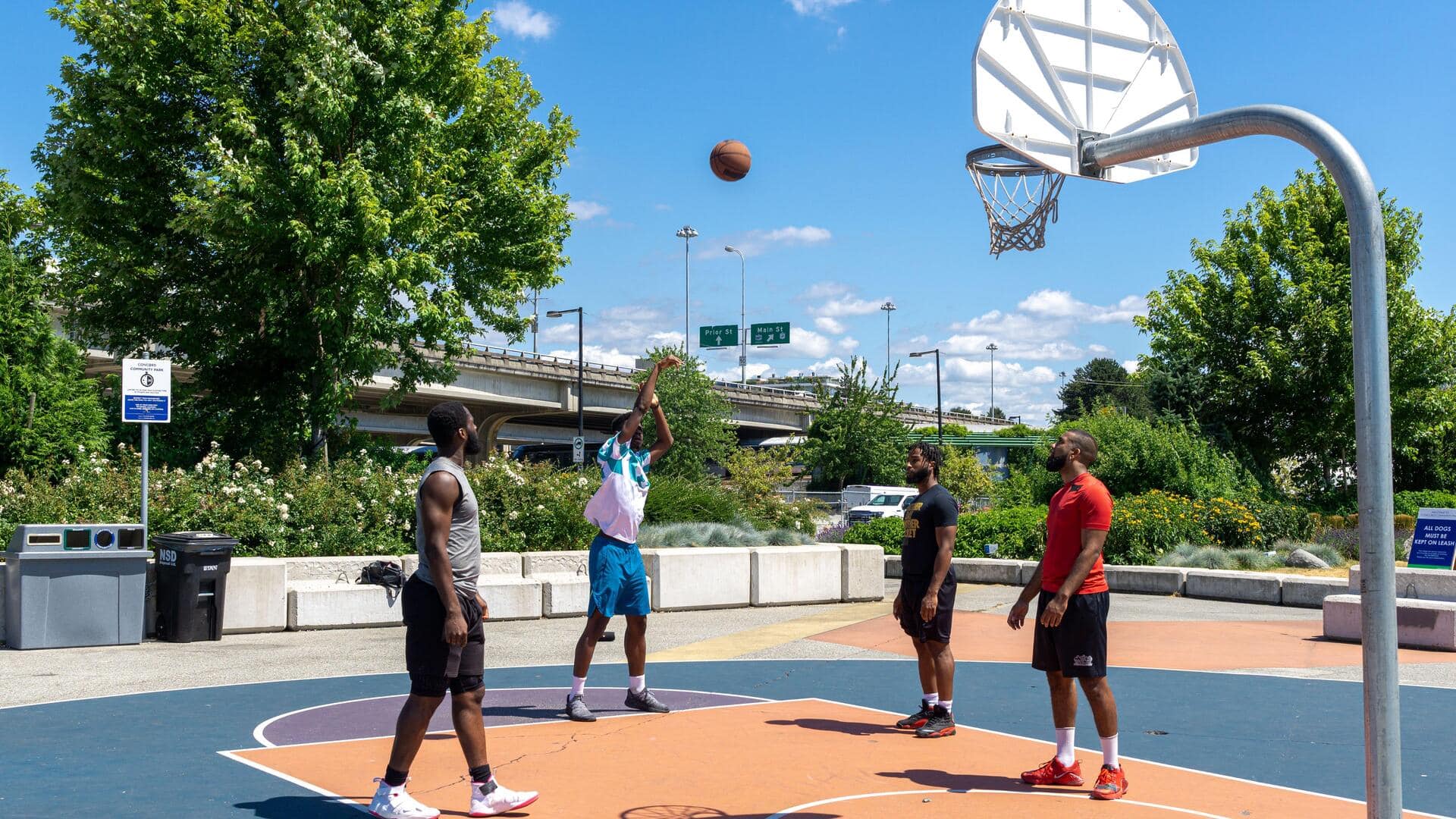 Mengapa panjang lapangan basket selalu 94 kaki?