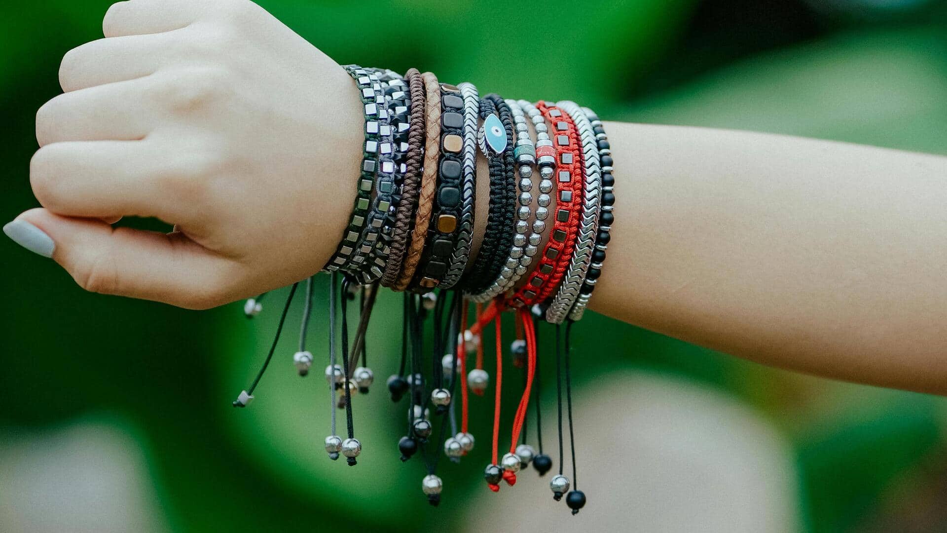 Pernah mencoba menumpuk gelang? Tip dan trik bergaya Pernah mencoba menumpuk gelang? Tip dan trik bergaya
