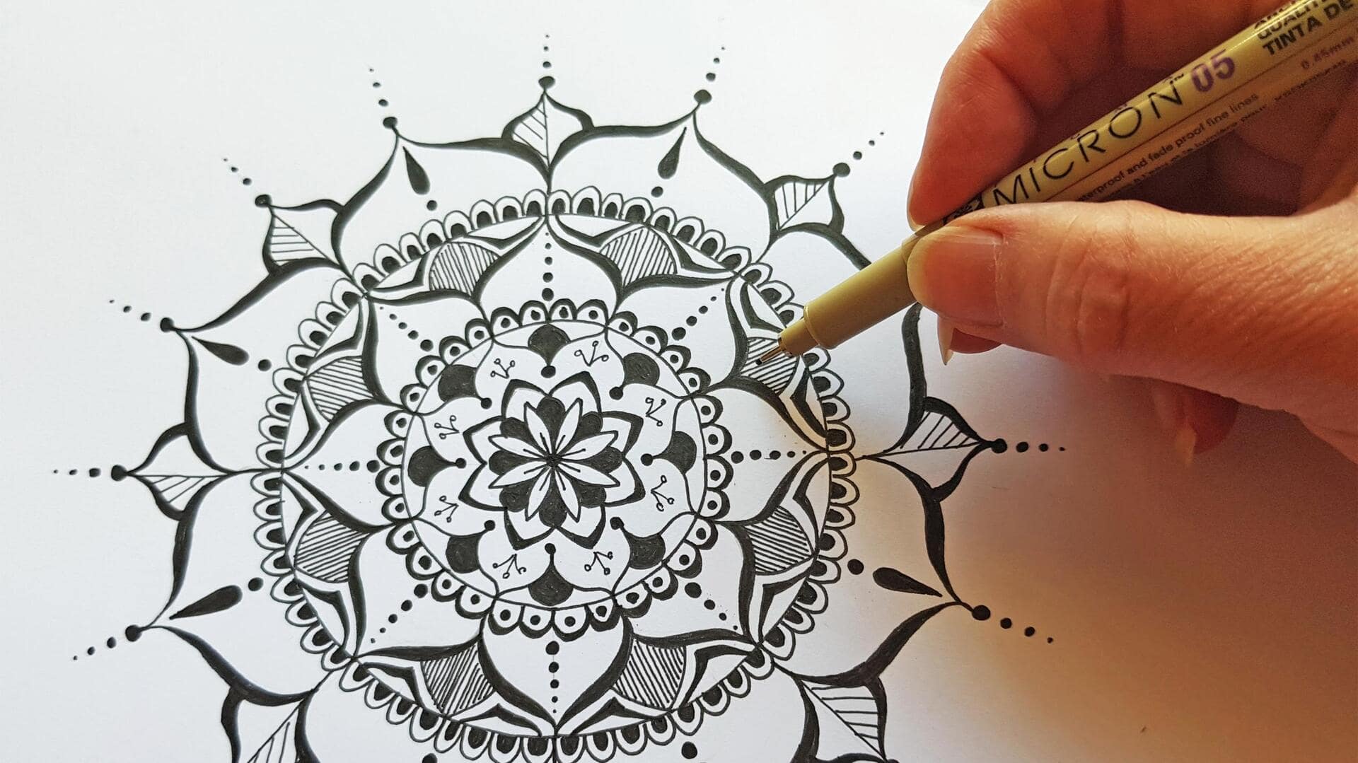  Lima Teknik Unik untuk Menggambar Mandala yang Sempurna 