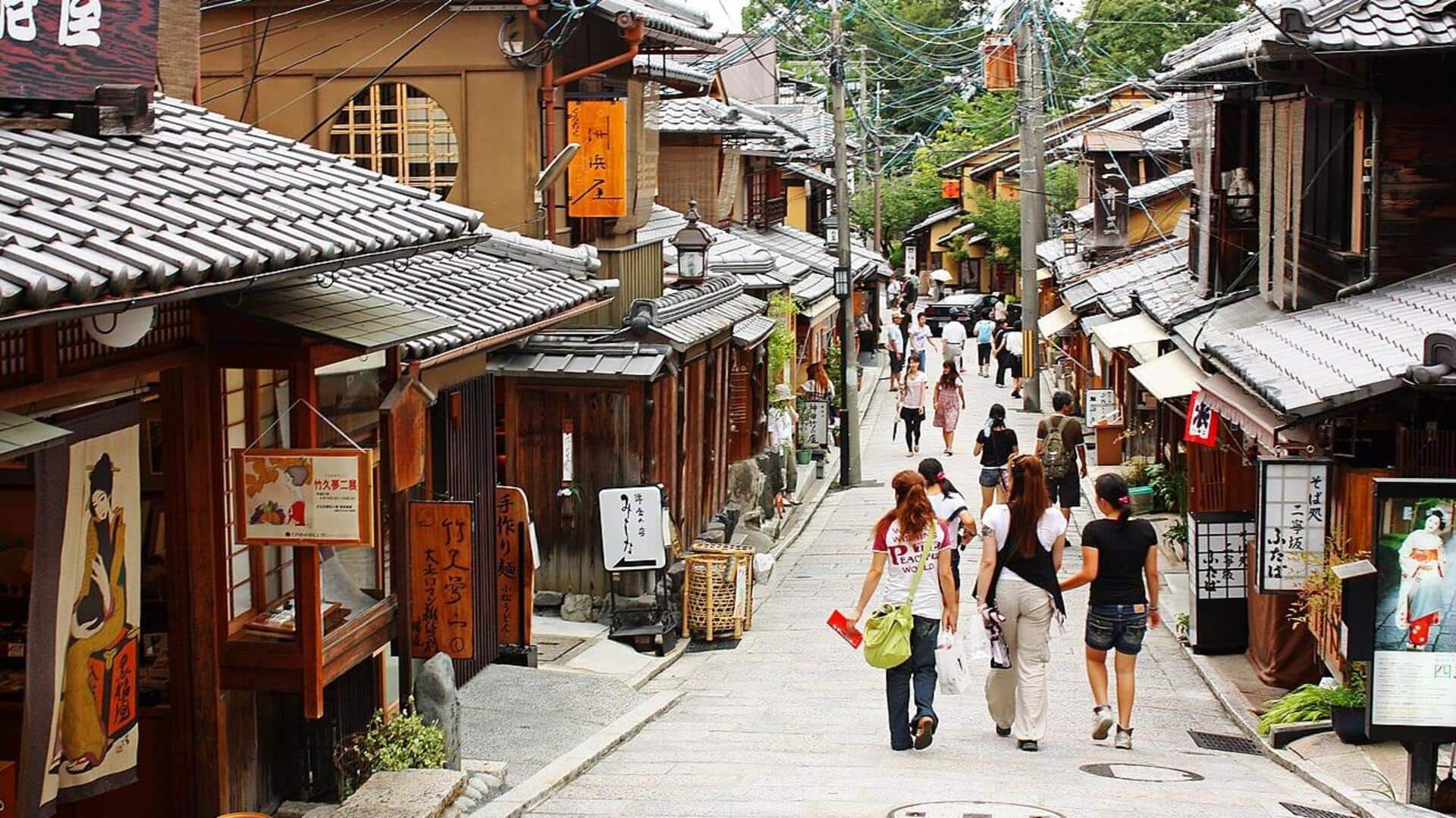 Belajar Budaya di Jalan-Jalan Bersejarah Kyoto, Jepang