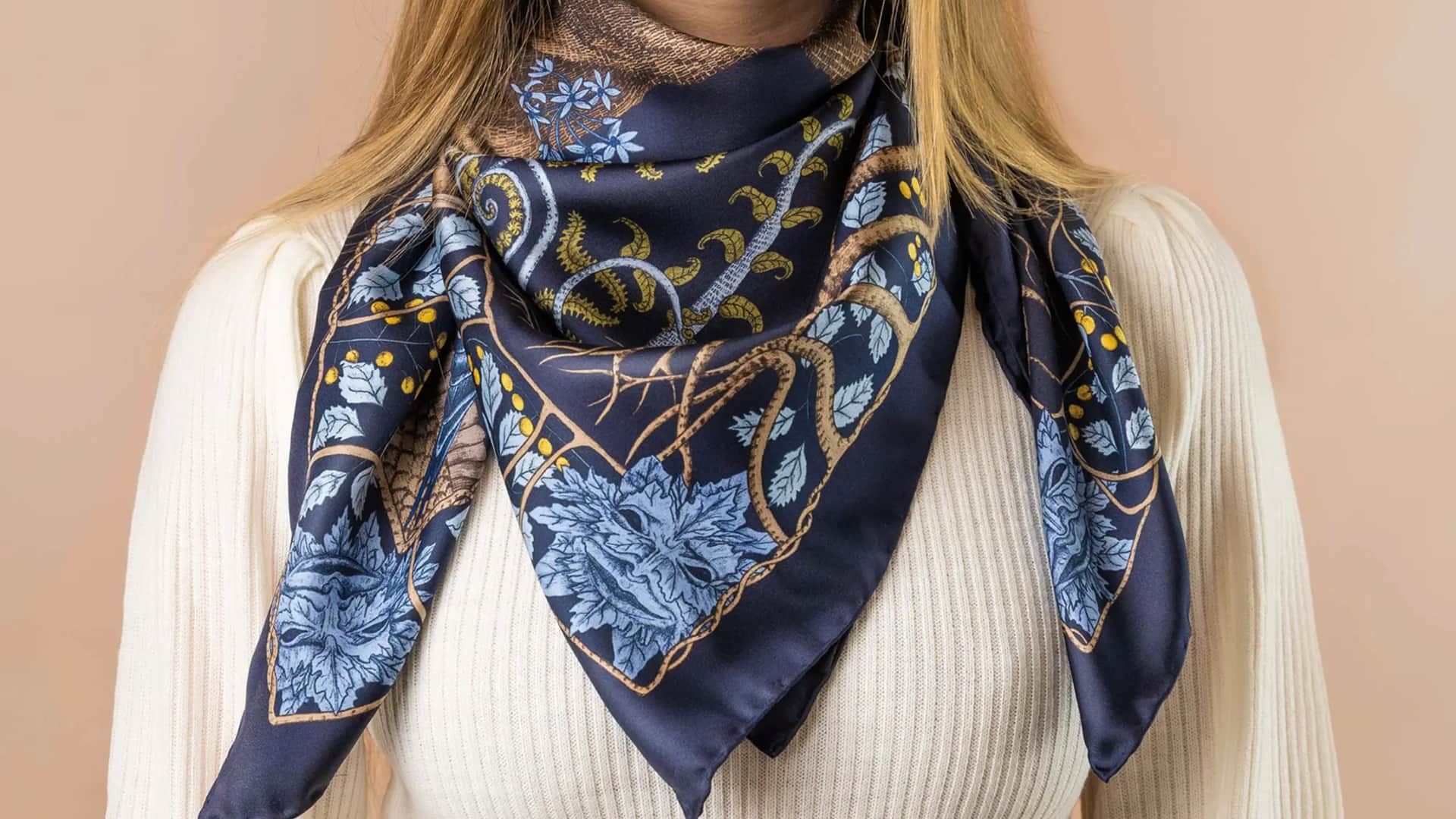 Keanggunan abadi syal sutra dalam mode modern