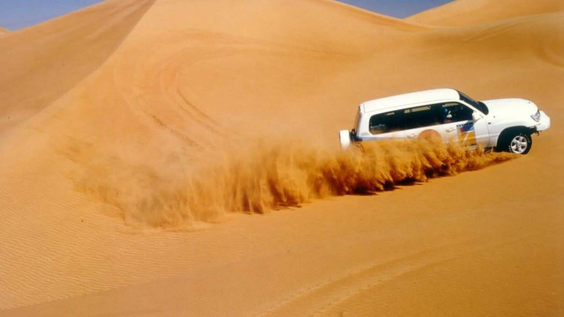 Menjelajahi safari gurun di Dubai, Uni Emirat Arab