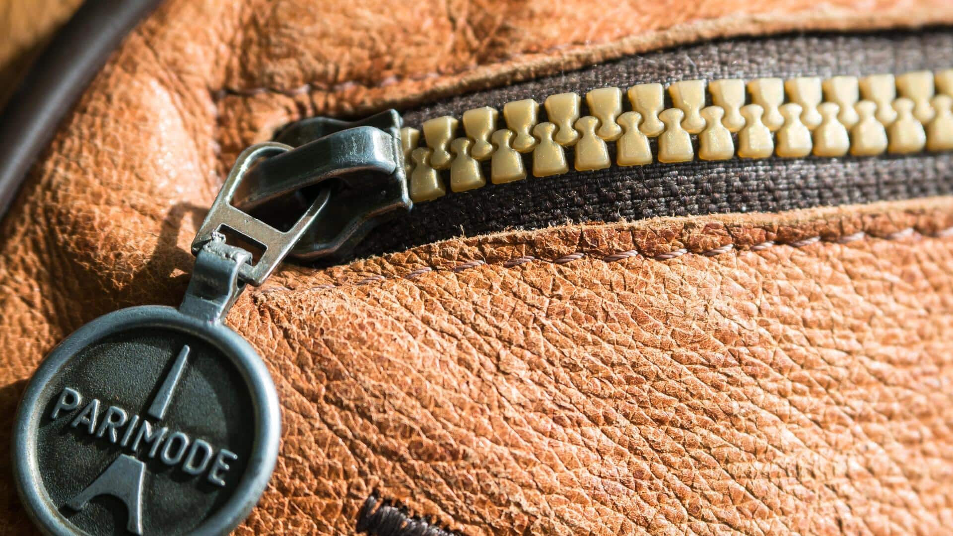 Cara cepat mengatasi ritsleting tas atau pouch yang macet