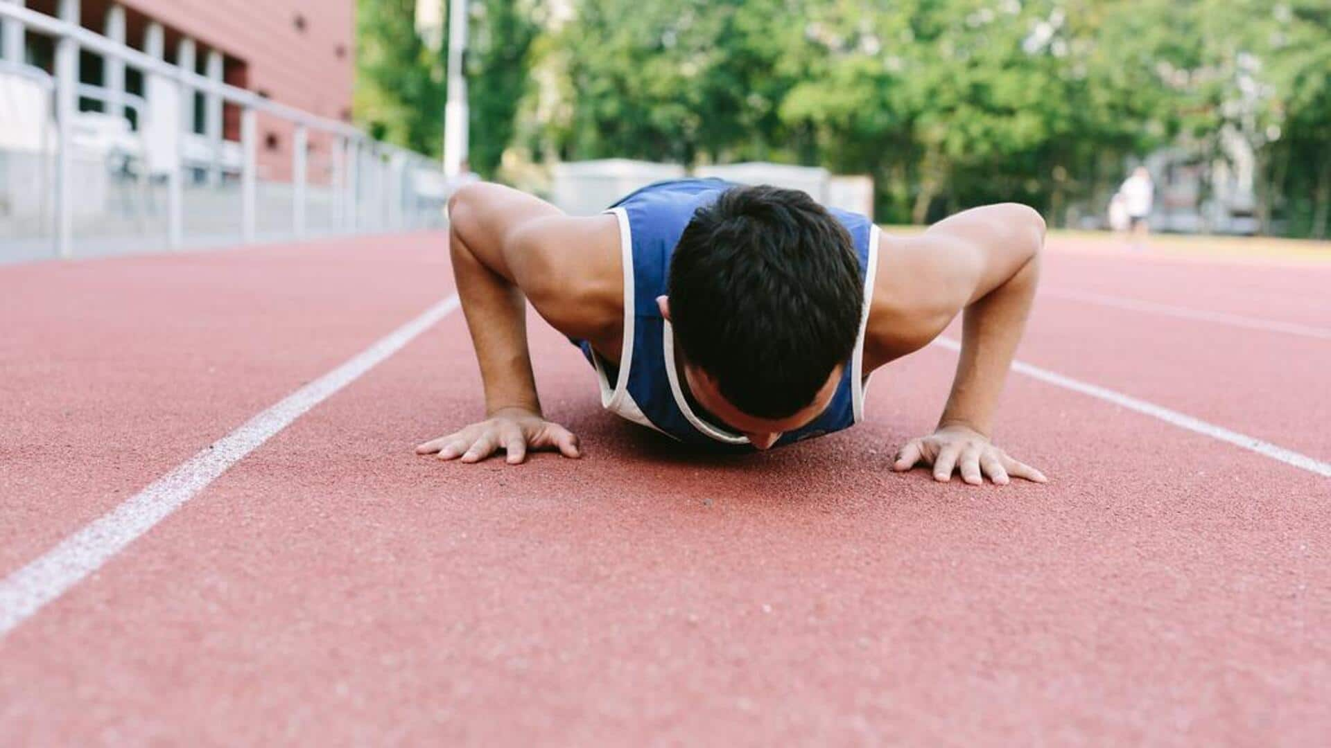 Melatih kekuatan tubuh bagian atas dengan Pike Push-up