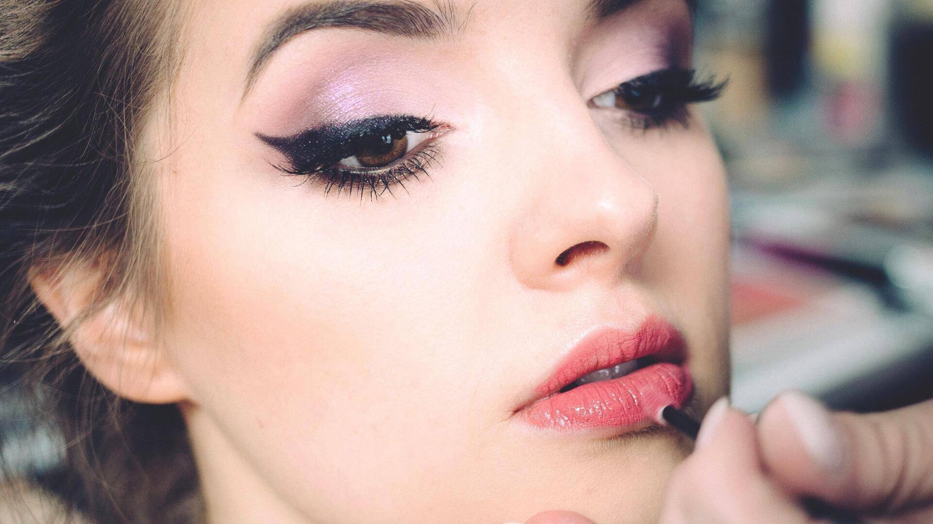 Teknik khas untuk riasan di rumah yang menakjubkan