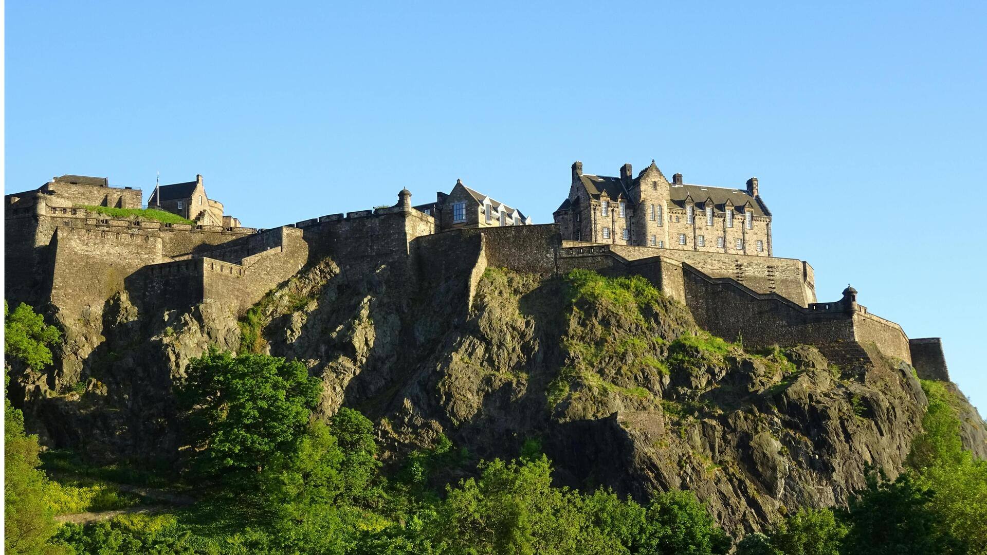 Kastel dan Lanskap Indah di Skotlandia